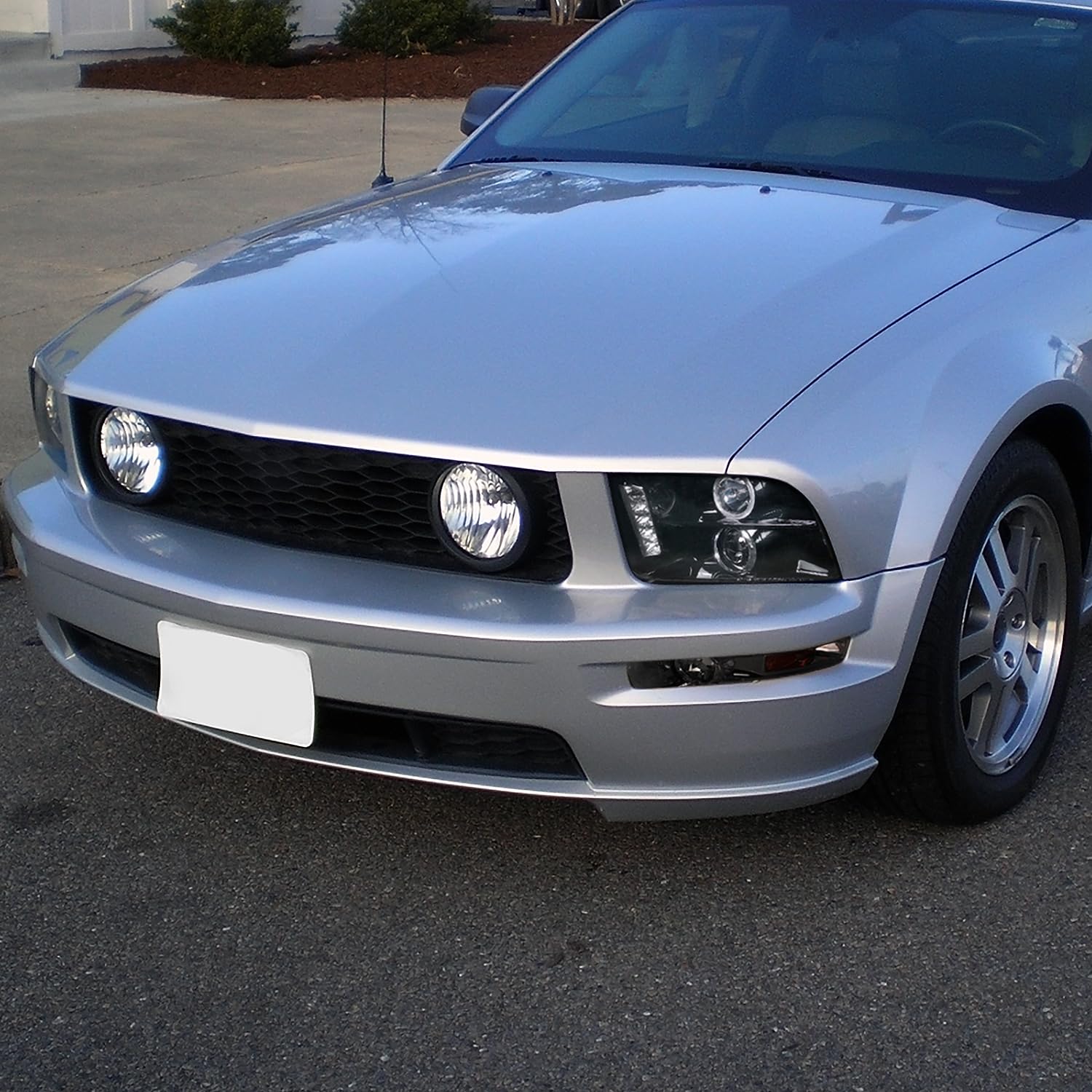 Spec-D Tuning Glossy Black Housing Smoke Lens Projector Headlights Compatible with 2005-2009 Ford Mustang Left + Right Pair Head