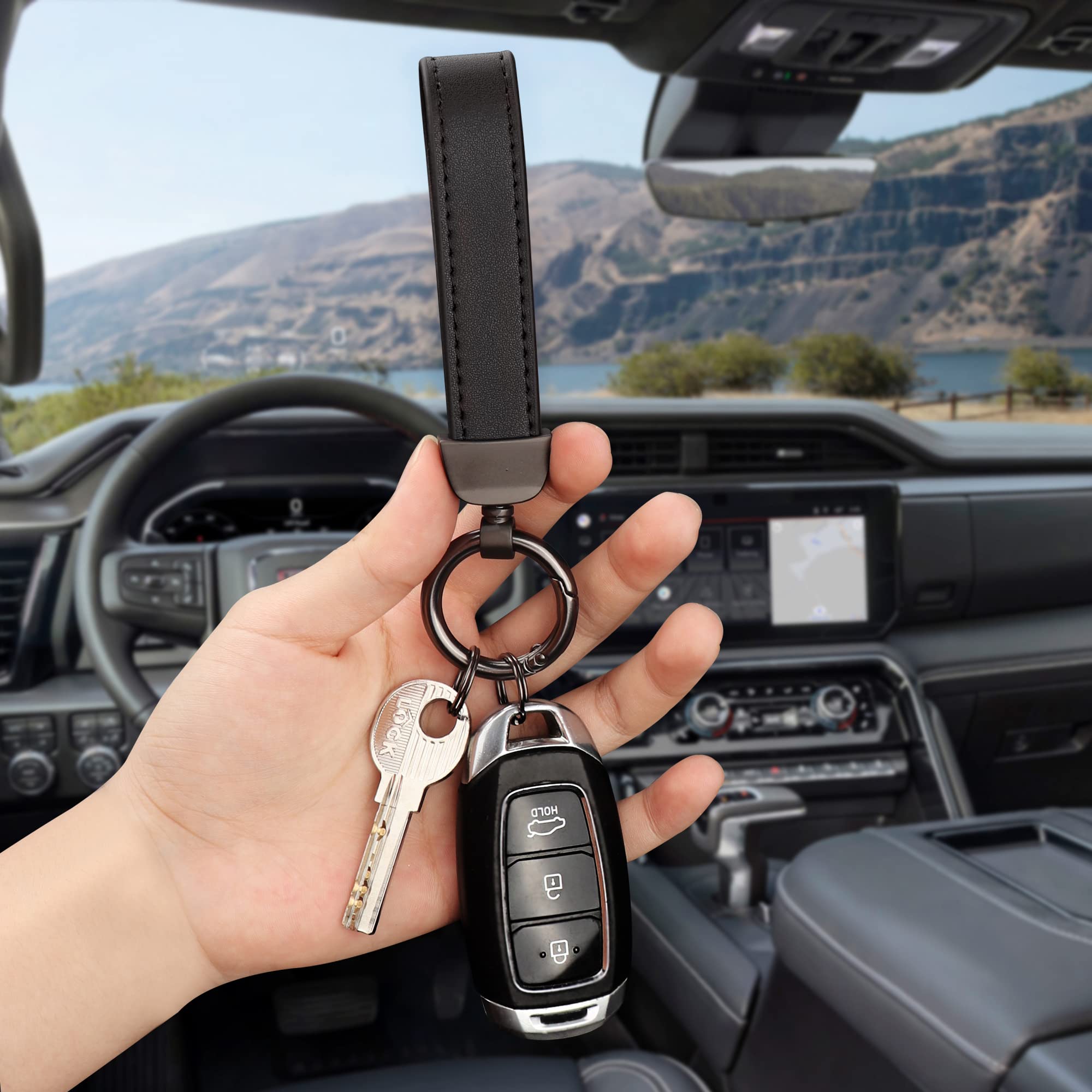 Turcee Leather Car Keychain,Creative Personality Leather Car Key Fob,Car Accessories Universal Key Fob Keychain For Men And Women (Black)