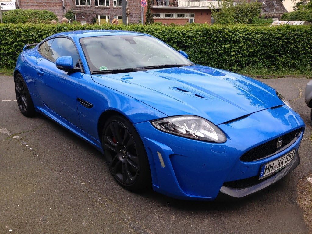 Vvivid+ Smurf Blue Gloss Vinyl Car Wrap Film (1.49Ft X 5Ft)