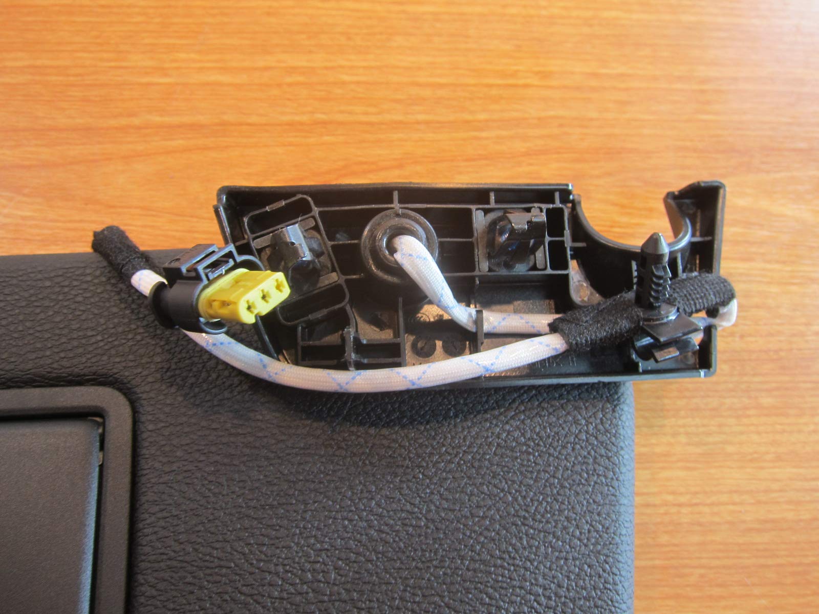 Mopar 2018-2020 Jeep Wrangler Jl Gladiator Right Passenger Side Illuminated Sun Visor