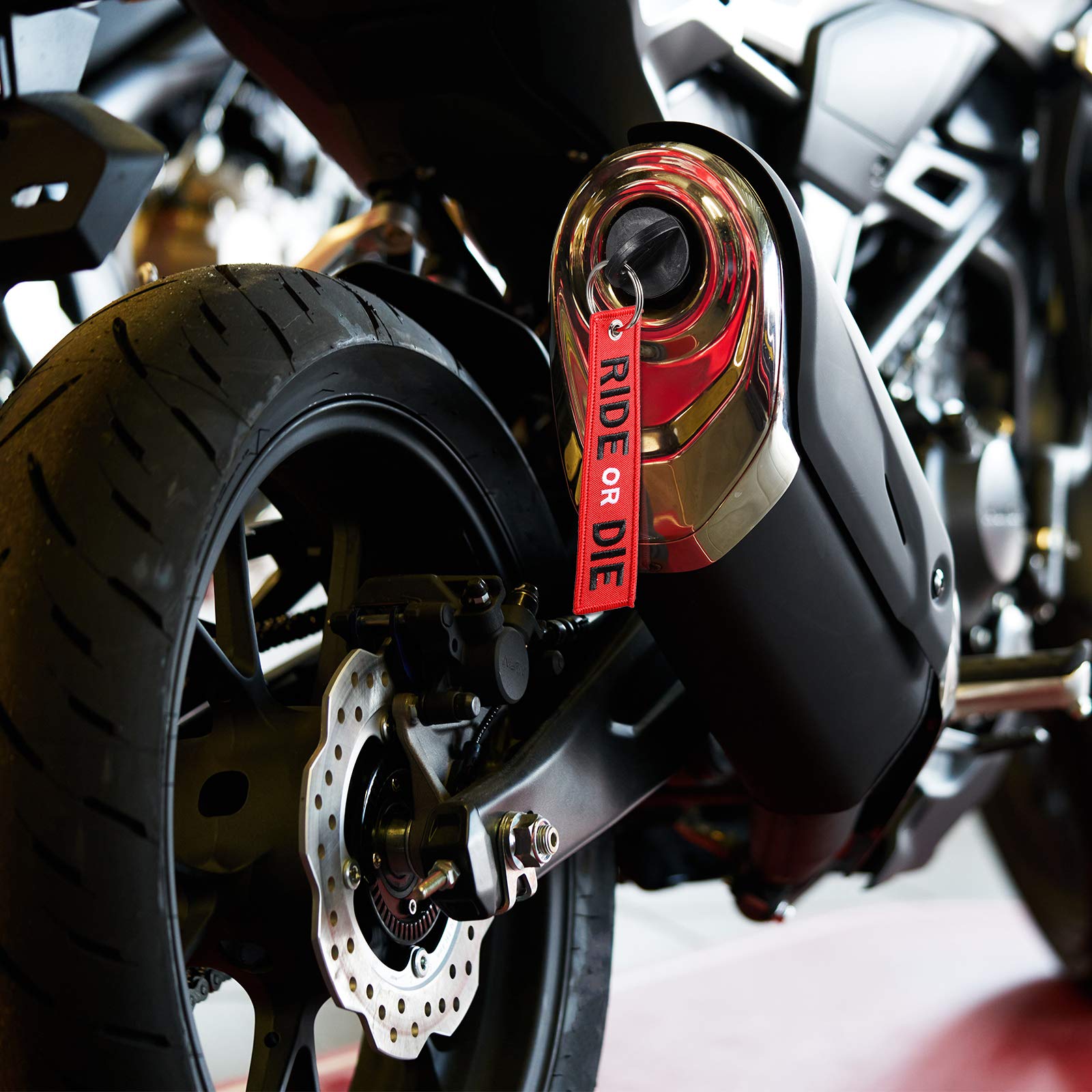 Frienda 3 Pieces 0.6-1.5 Inch Exhaust Tail Pipe Plug Muffler Exhaust Wash Plug With Rubber Exhaust Silencer And 3 Pieces Red Streamer For Motorcycle Bike 2 Stroke