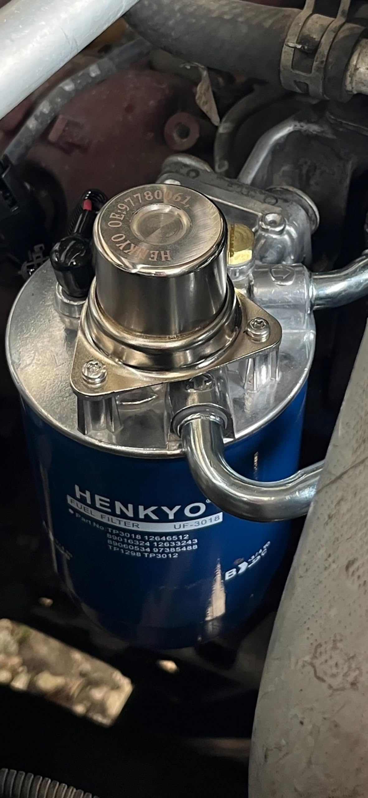 For 2001-2004 CHEVROLET SILVERADO GMC SIERRA 2500 3500 6.6L DURAMAX FUEL FILTER/WATER SEPARATOR HOUSING ASSEMBLY OEM 97780061