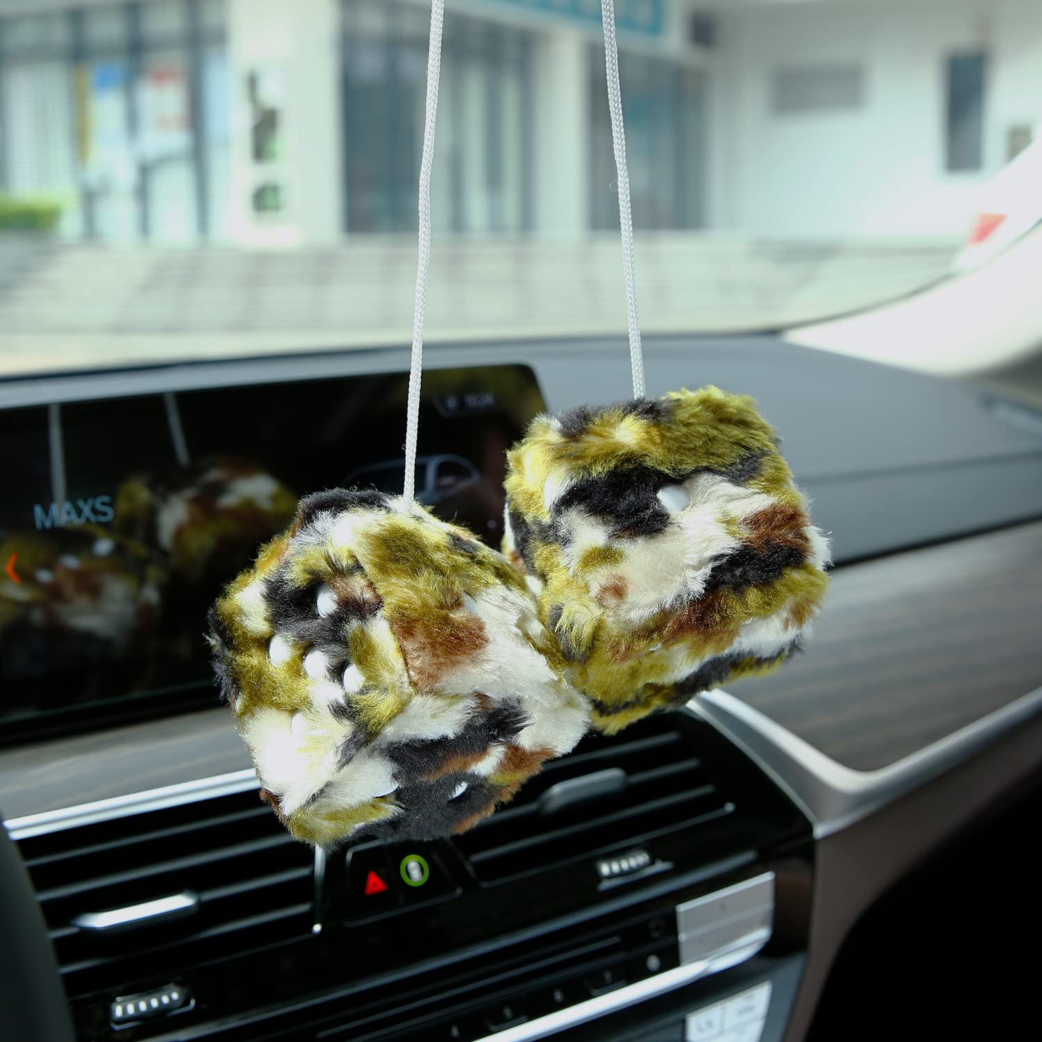 Ygmoner Camo Fuzzy Dice For Rear View Mirror, Pair Of 2.75 '' Plush Dice Retro Hanging Ornaments Car Interior Rearview Mirror De