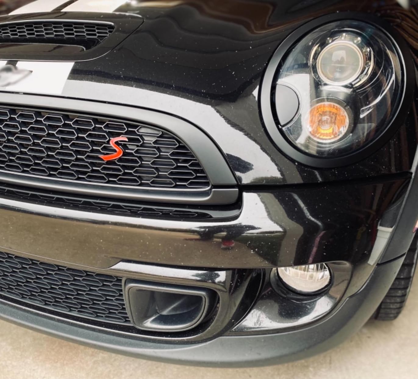 Metal Black Outlining Red S Lettering Front Grille Grill Chrome w/Mount Emblem Badge for Mini Cooper R50 R53 R55 R56 R57 R59 F56 F55