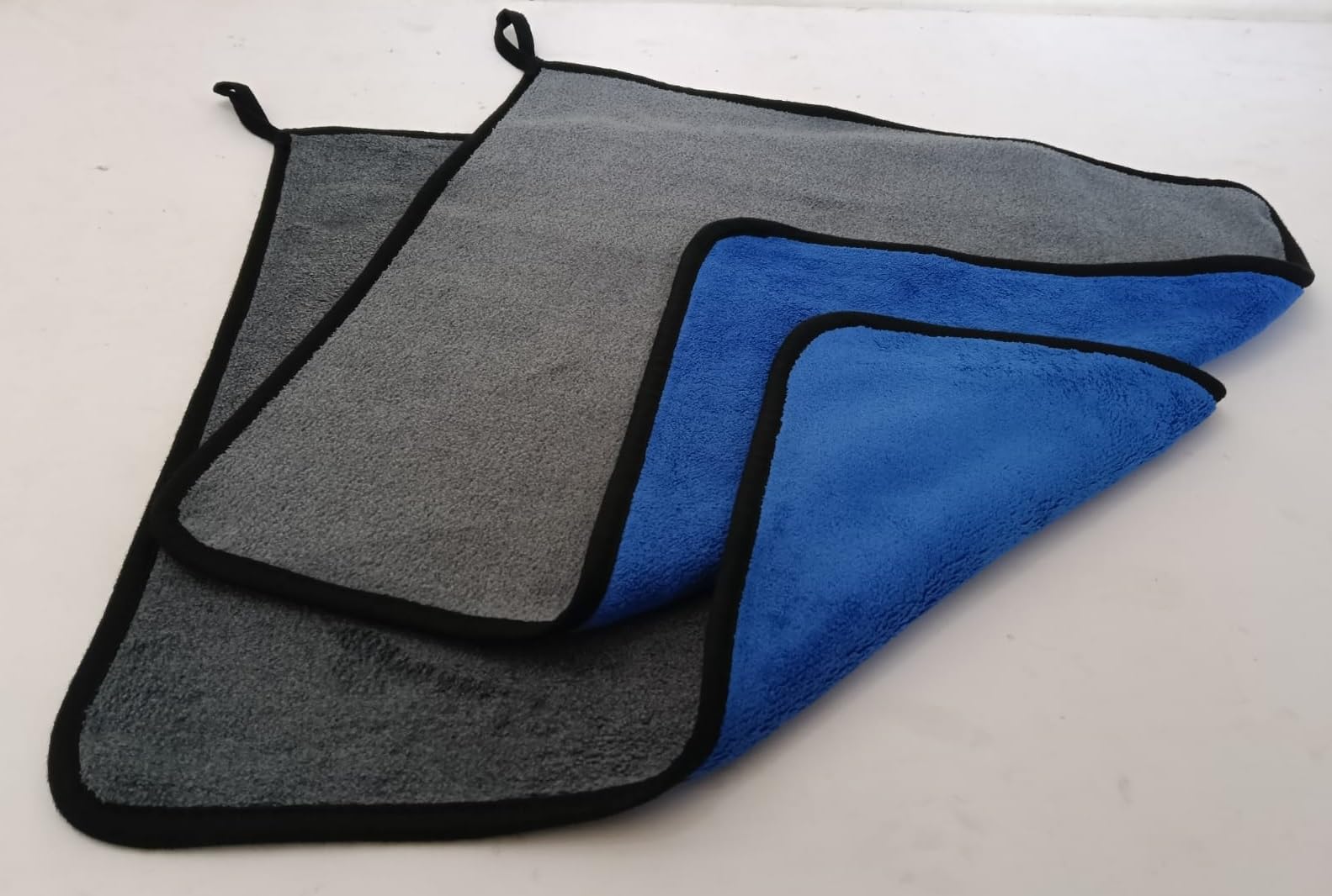 Microfiber Car Cleaning Cloth 600 GSM | Ultra Absorbent, ScratchFree, LintFree | 40x40cm DualColor Towel for Car, Bike, Home 