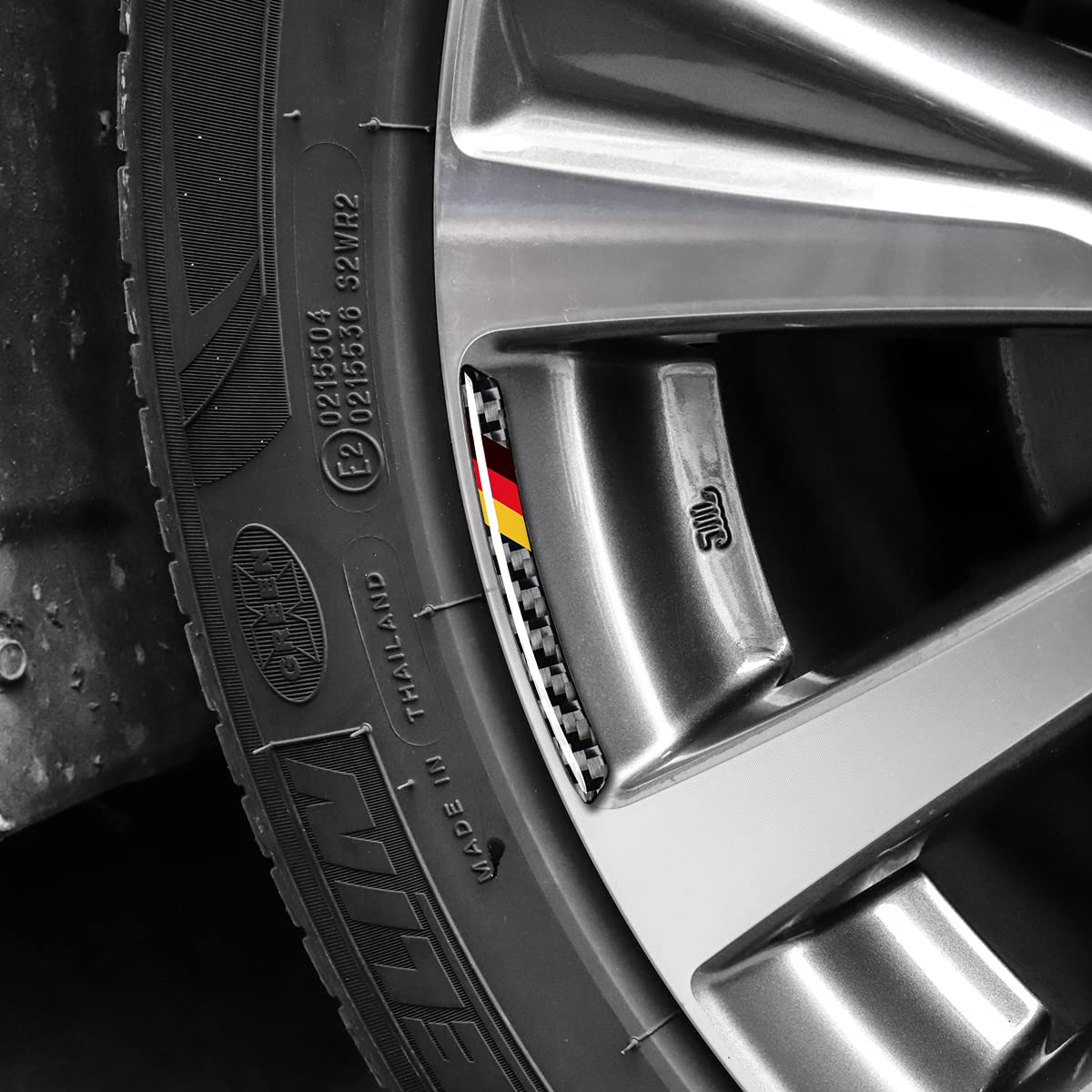 Muekzru 4Pcs Universal Wheel Sticker,3D Tricolor Flag Emblem Badge For All Models,Universal Carbon Fiber Wheel Protection,German