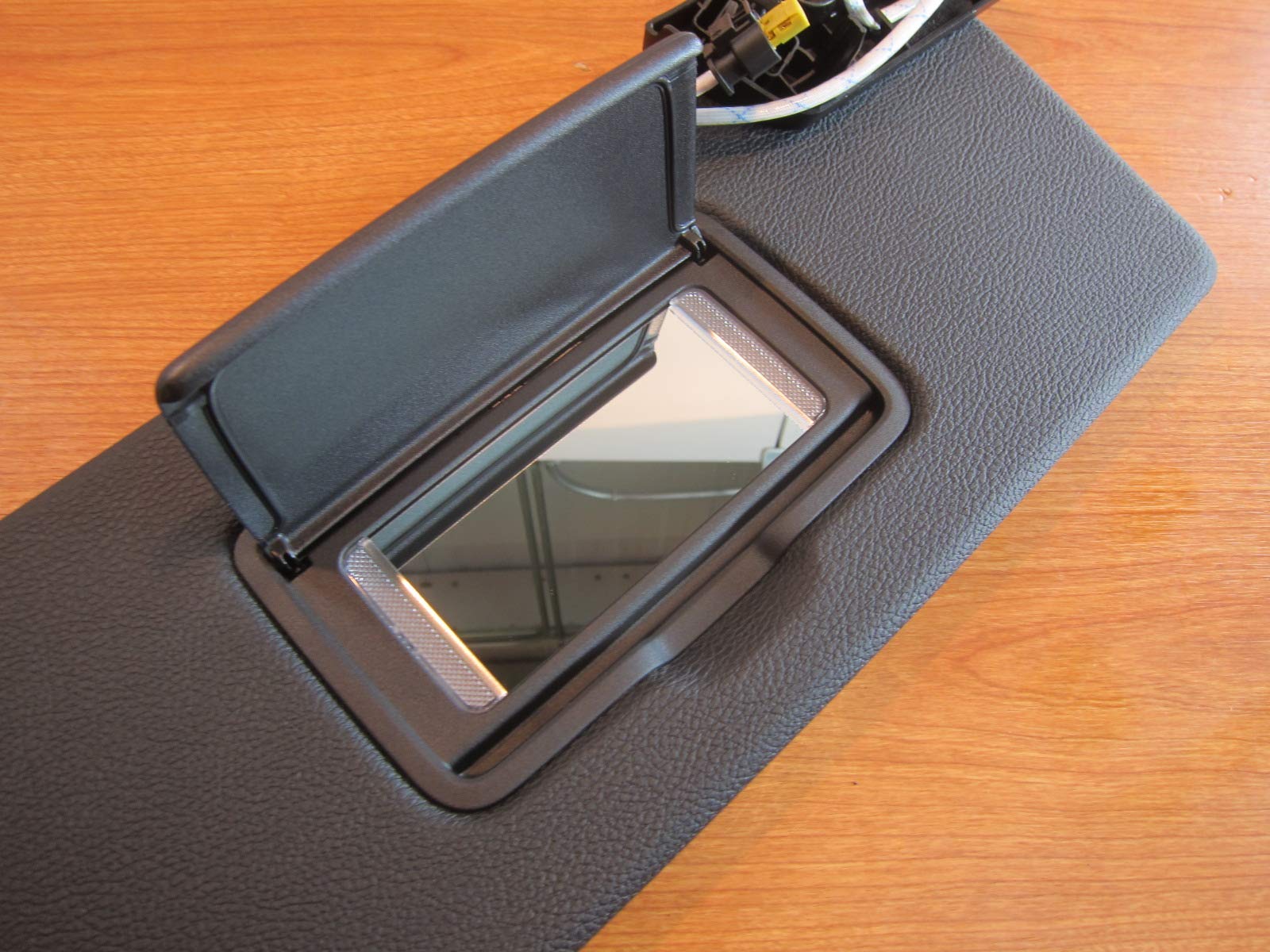 Mopar 2018-2020 Jeep Wrangler Jl Gladiator Right Passenger Side Illuminated Sun Visor