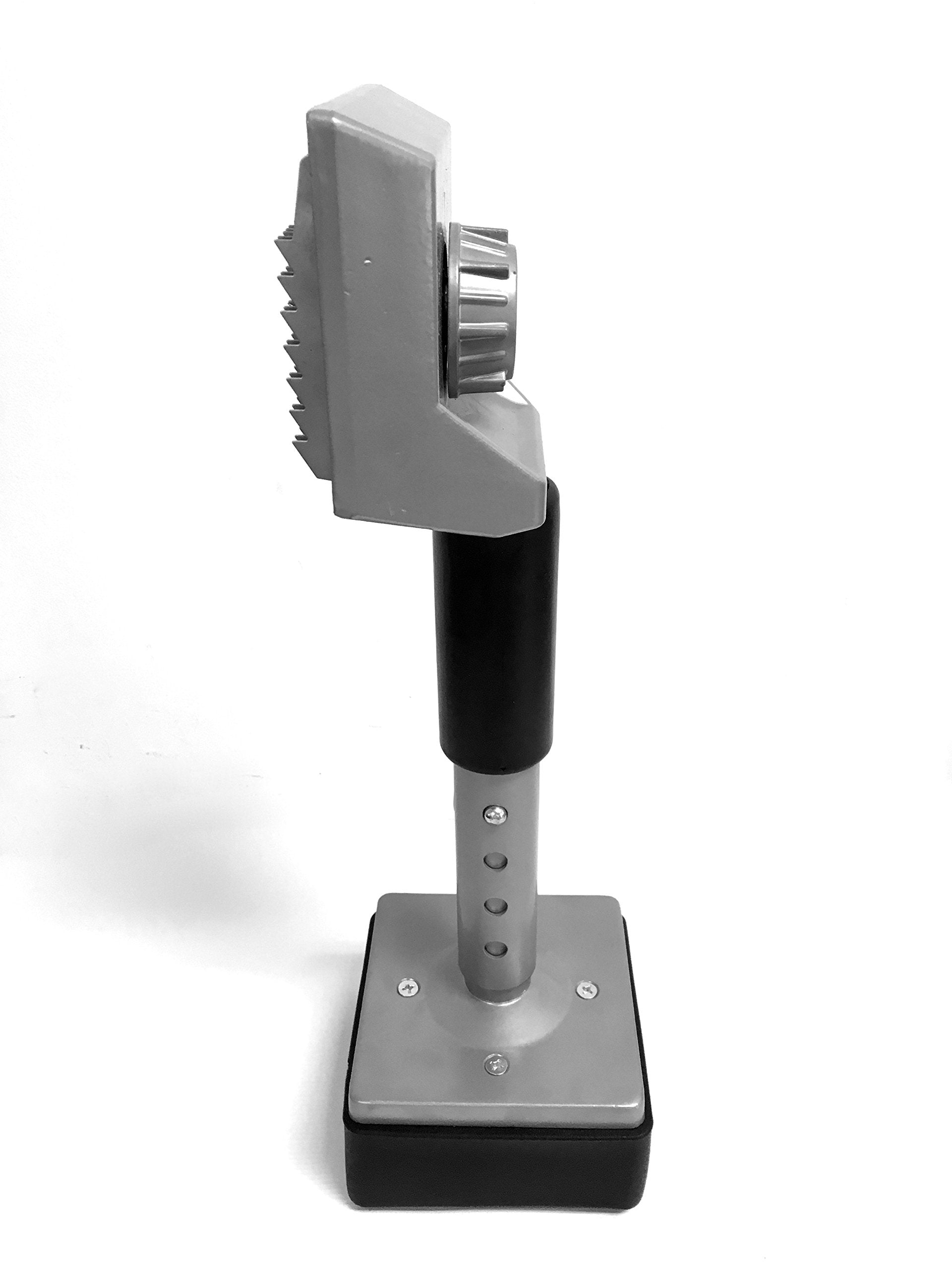 MaxWorks 80742 Carpet Stretcher Knee Kicker with Telescoping Handle, Regular, Silver