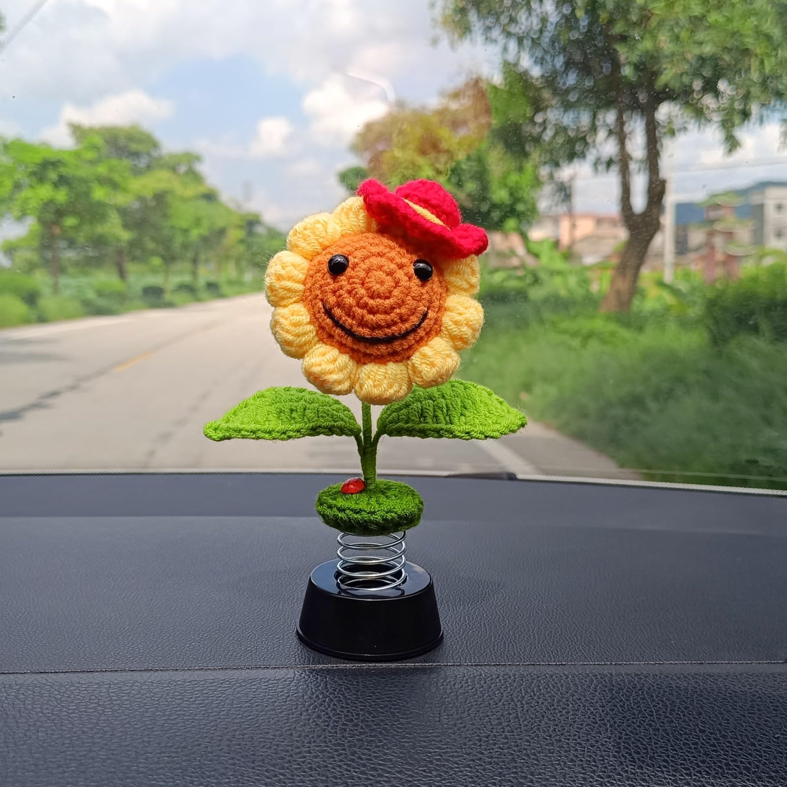 Levvohd Handmade Crochet Sunflower Car Dashboard Decorations Gifts For Women, Cute Sun Flower Hippie Car Bobblehead Dashboard De