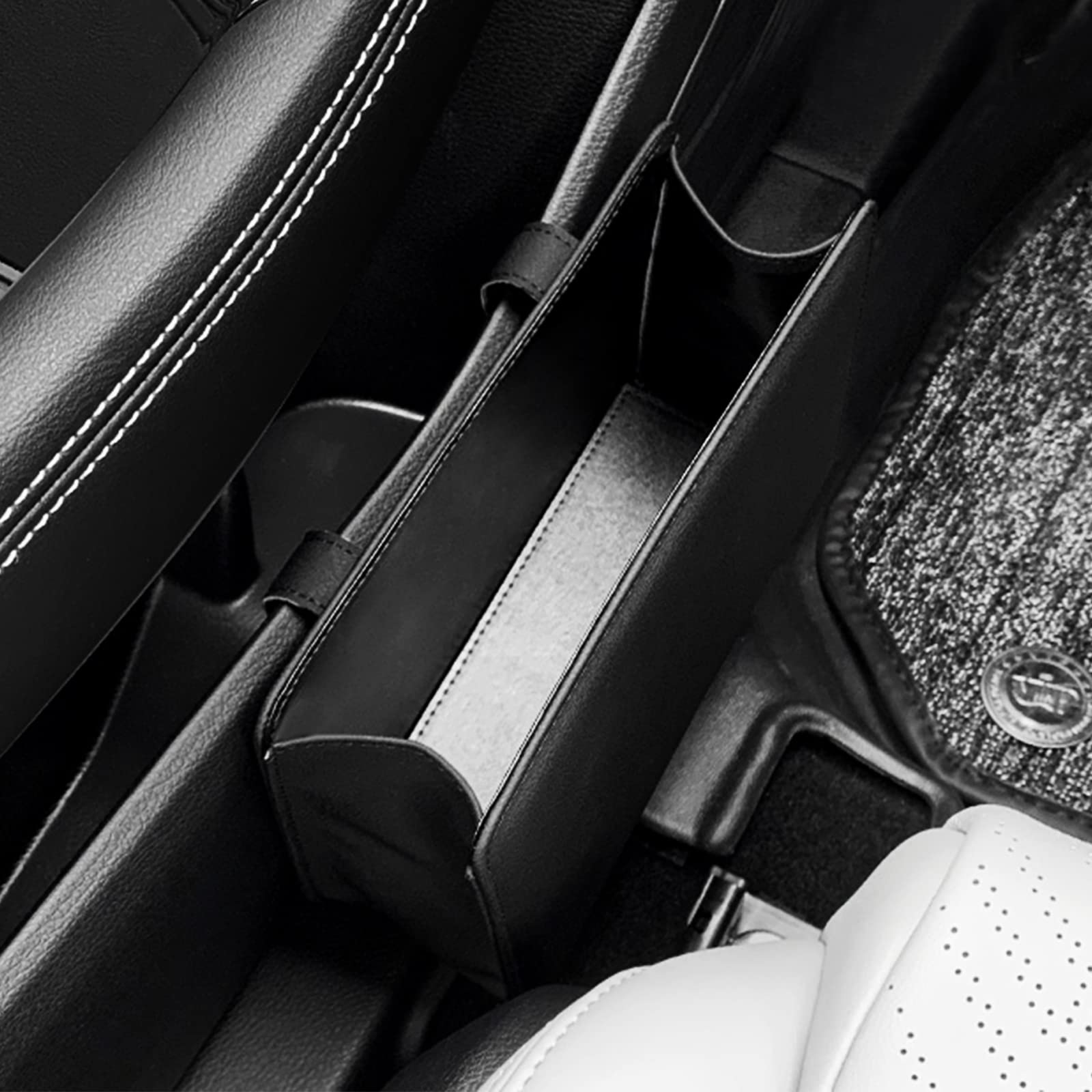 Accmor Car Trash Can, Leather Vehicle Trash Bin Car Dustbin Garbage Organizer Holder With One Roll Trash Bag, Foldable Hanging M