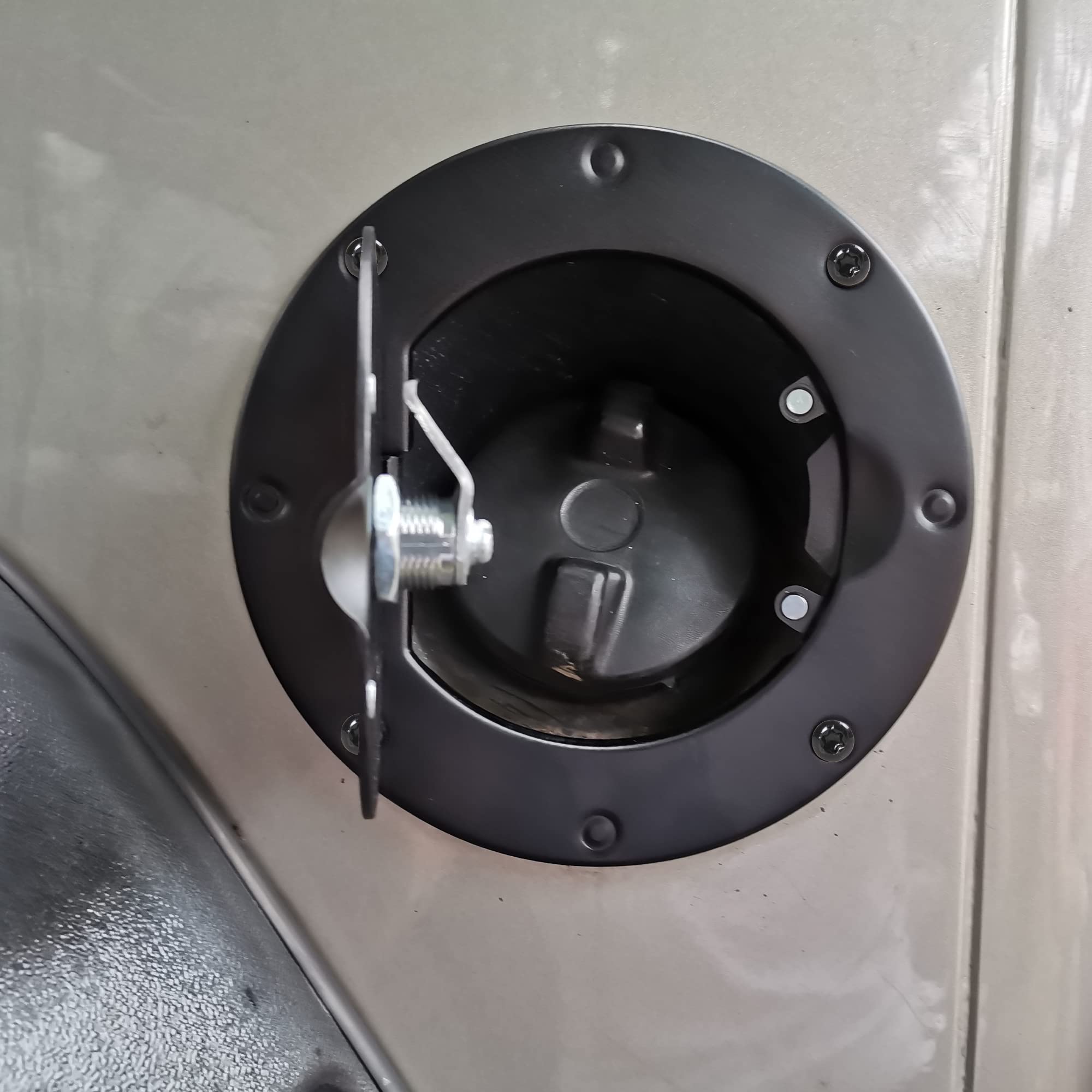 Rerpro Locking Gas Cap Cover Compatible With 1997-2006 Jeep Wrangler Tj Unlimited Sport Rubicon Sahara Exterior Accessories Fuel Filler Door Gas Tank Cap Cover, Black