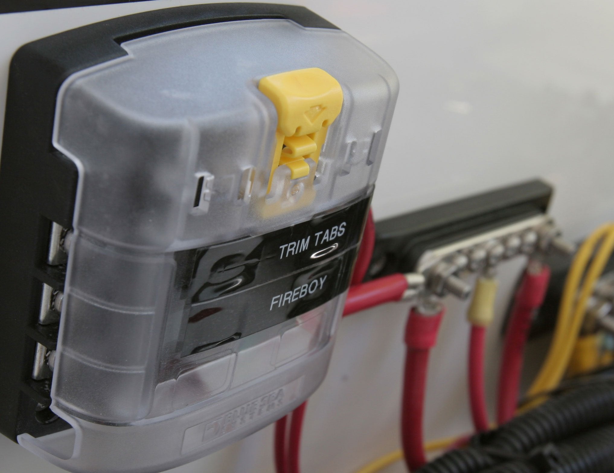 Blue Sea Systems 5028 St Blade Fuse Block 6 Circuit With Cover