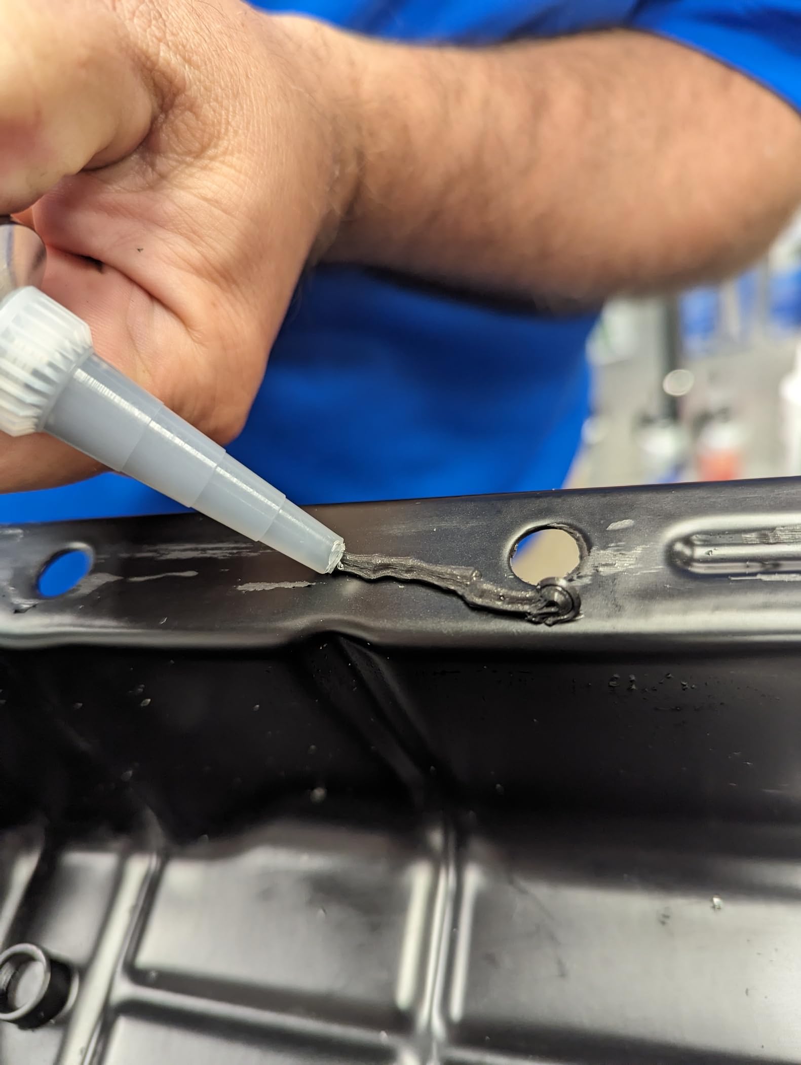 Permatex 24105 Ultra Black Maximum Oil Resistance Rtv Silicone Gasket Maker, Sensor Safe And Non-Corrosive, For High Flex And Oil Resistant Applications 13 Oz