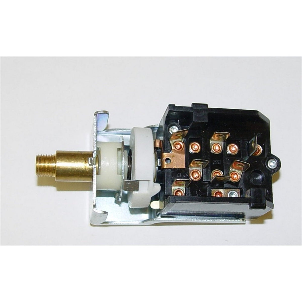 Omix-Ada | 17234.04 | Headlight Switch | Oe Reference: 5751098 | Fits 1979-1986 Jeep Cj