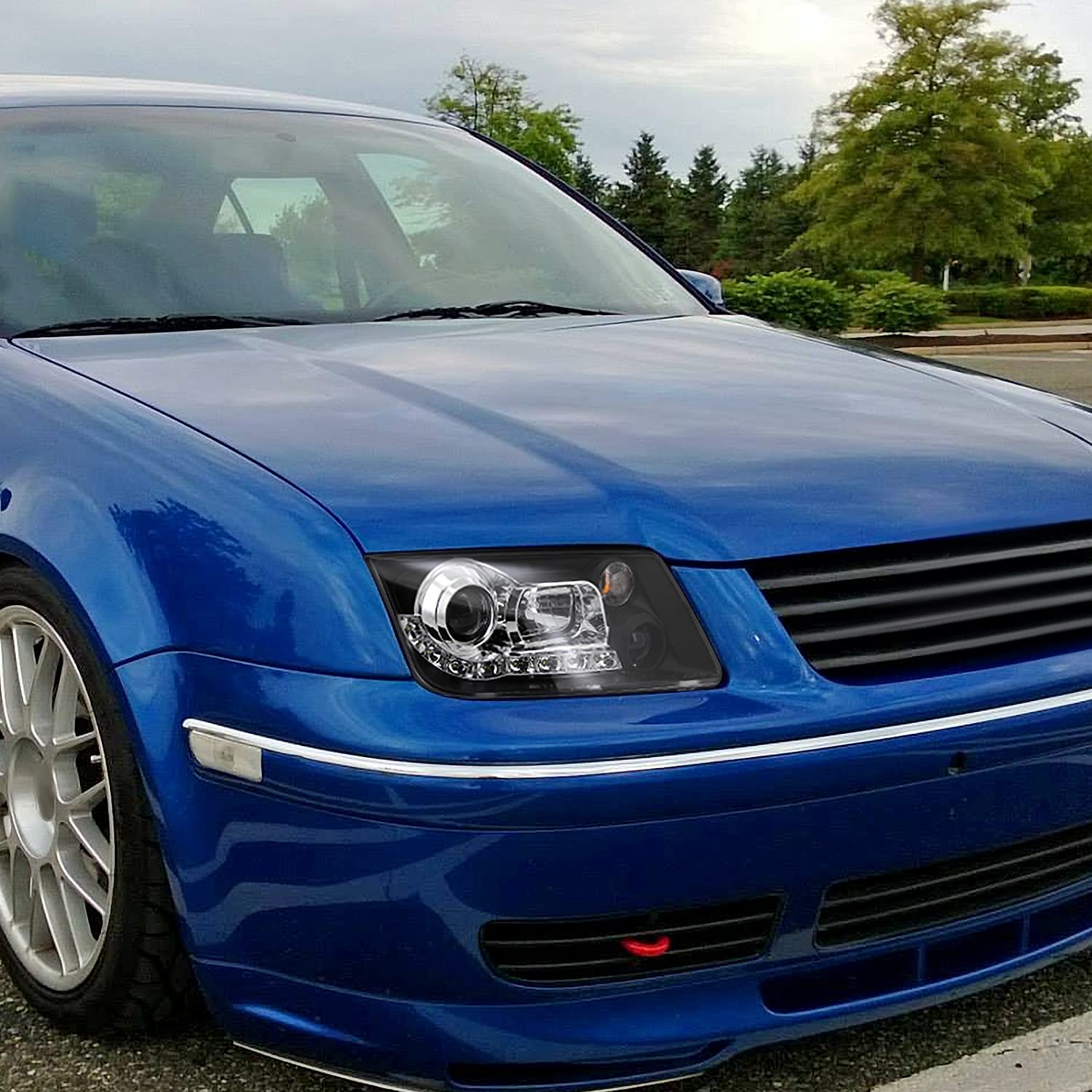 Spec-D Tuning Led Black Projector Headlights Compatible With 1999-2004 Volkswagen Jetta/Bora Mk4, Left + Right Pair Headlamps Assembly