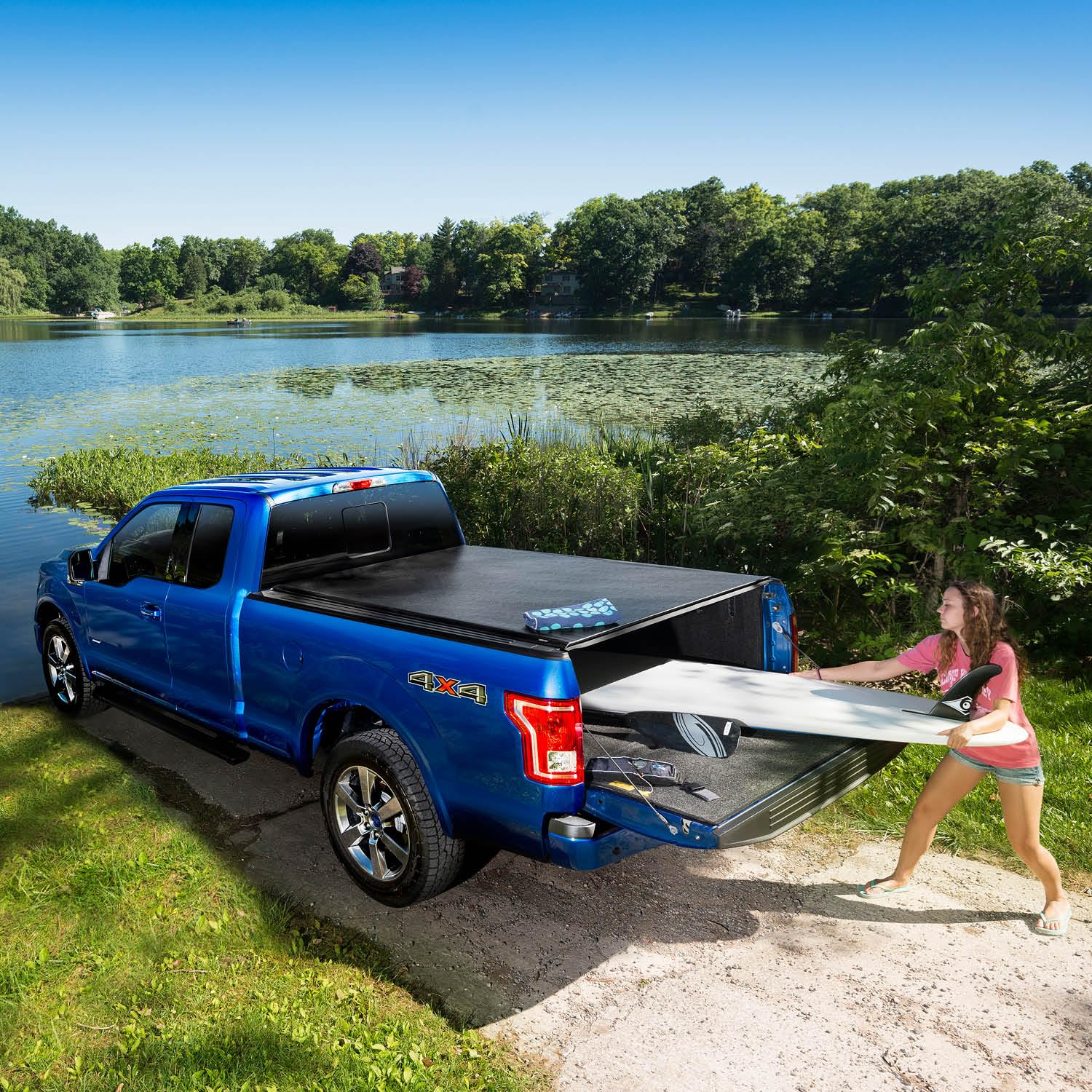 Realtruck Truxedo Lo Pro Soft Roll Up Truck Bed Tonneau Cover | 555901 | Fits 2005 - 2015 Toyota Tacoma 5' Bed (60.3)