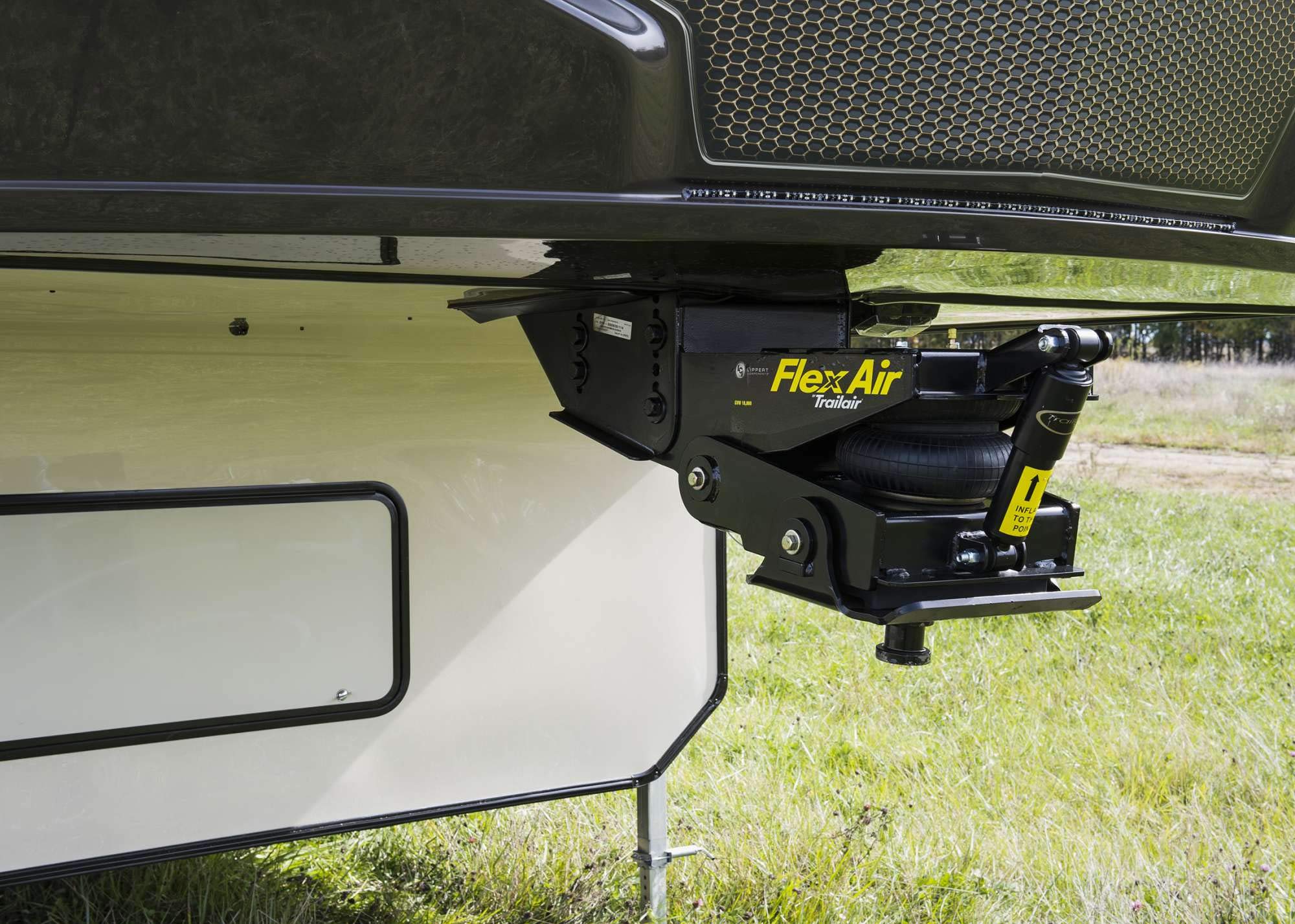 Trailair Curt L05 Air Ride 18K Fifth Wheel Pin Box - Internal Airbag With Built-In Strut Reduces Chucking, Jarring, Bounching; 1