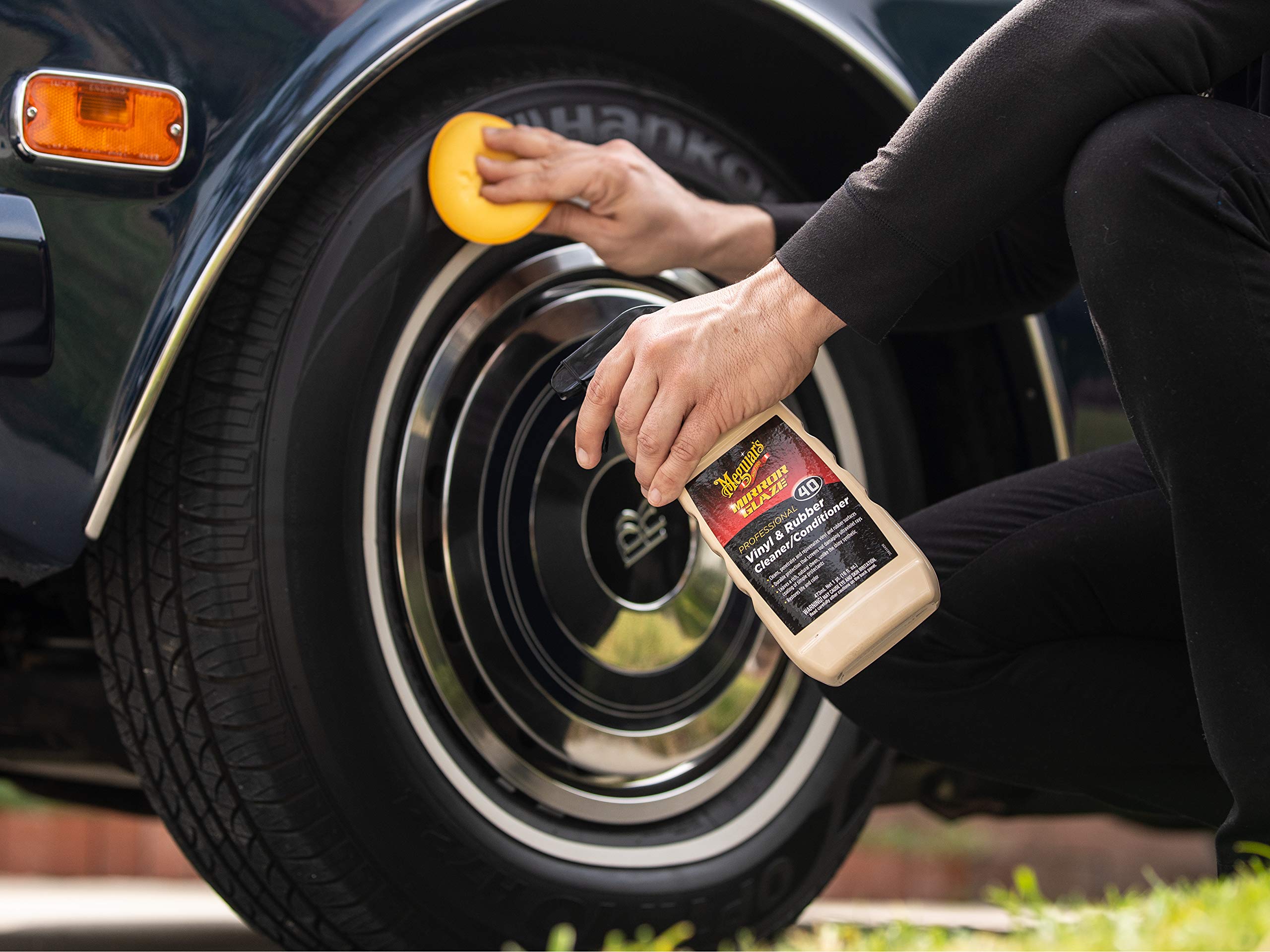 Meguiar's Professional Vinyl and Rubber Cleaner Conditioner M4016 - Pro-Grade Vinyl Cleaner & Rubber Cleaner for Interior and Exterior, Screens out UV Rays while Leaving Behind a Natural Sheen, 16 Oz