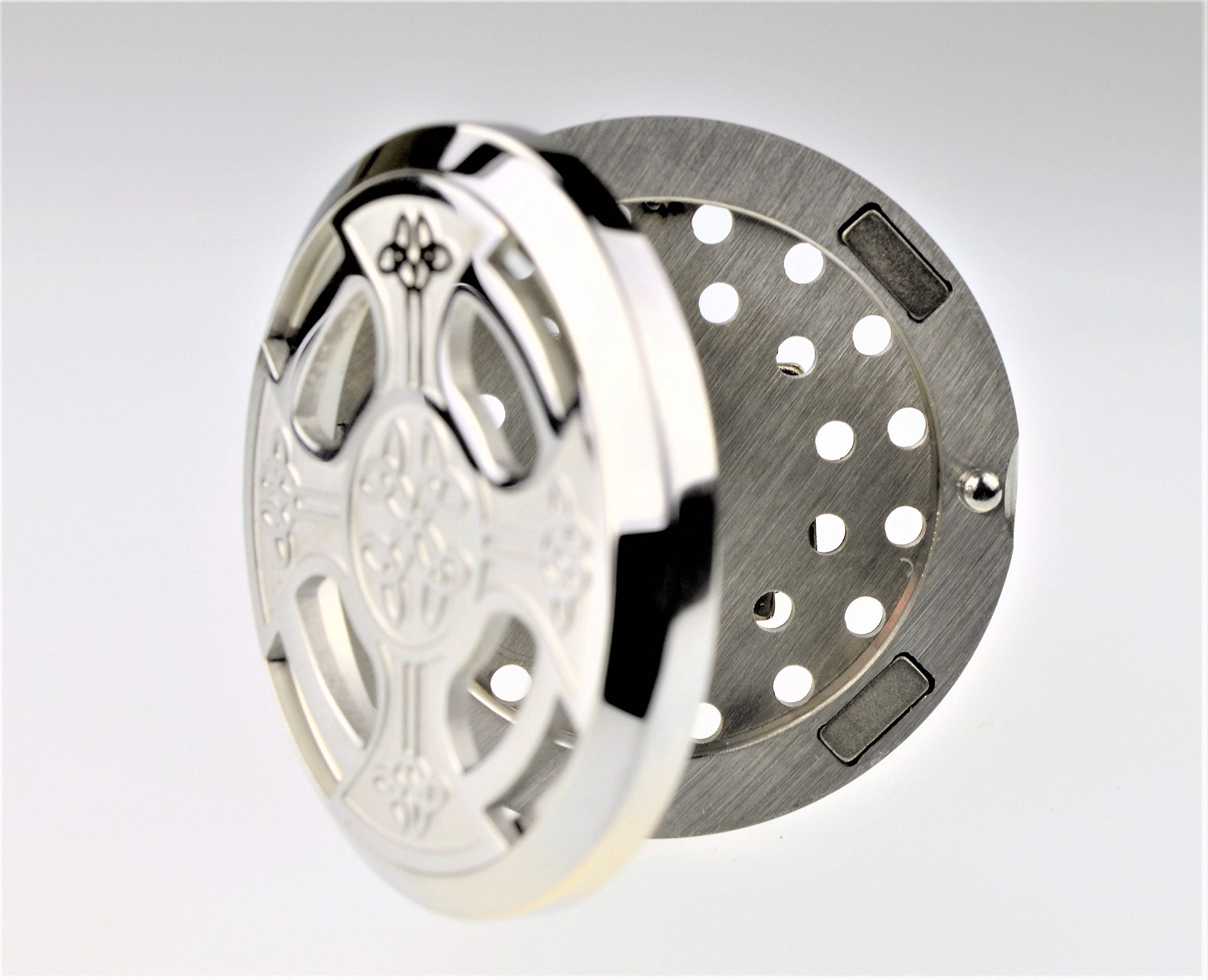 Wild Essentials Celtic Cross Essential Oil Car Vent Diffuser, Stainless Steel Locket Pendant With 12 Color Refill Pads, Customiz