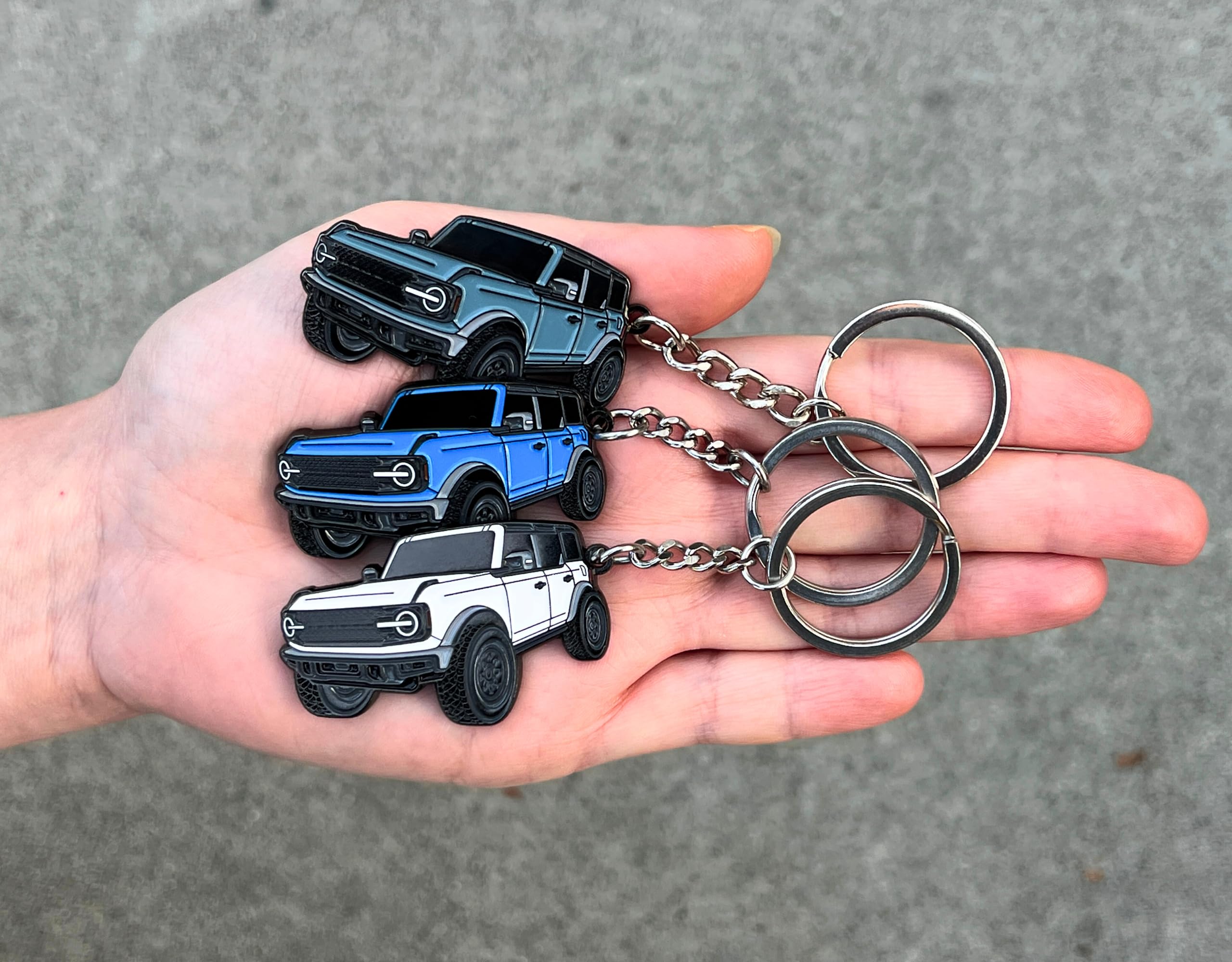 Four Wheel Beast Bronco Keychain Accessories 2023 4 Door Key Chain Fob Cover Cool Car Mods (Velocity Blue)