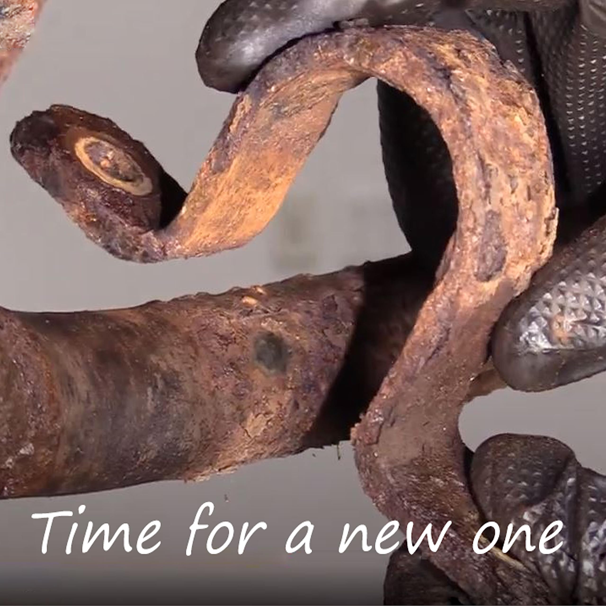 Suspension Dudes 4Pc Front Code Red Sway Bar Stabilizer Bracket/Bushing Kit Fits Escalade, Avalanche, Sierra Silverado 1500 2500