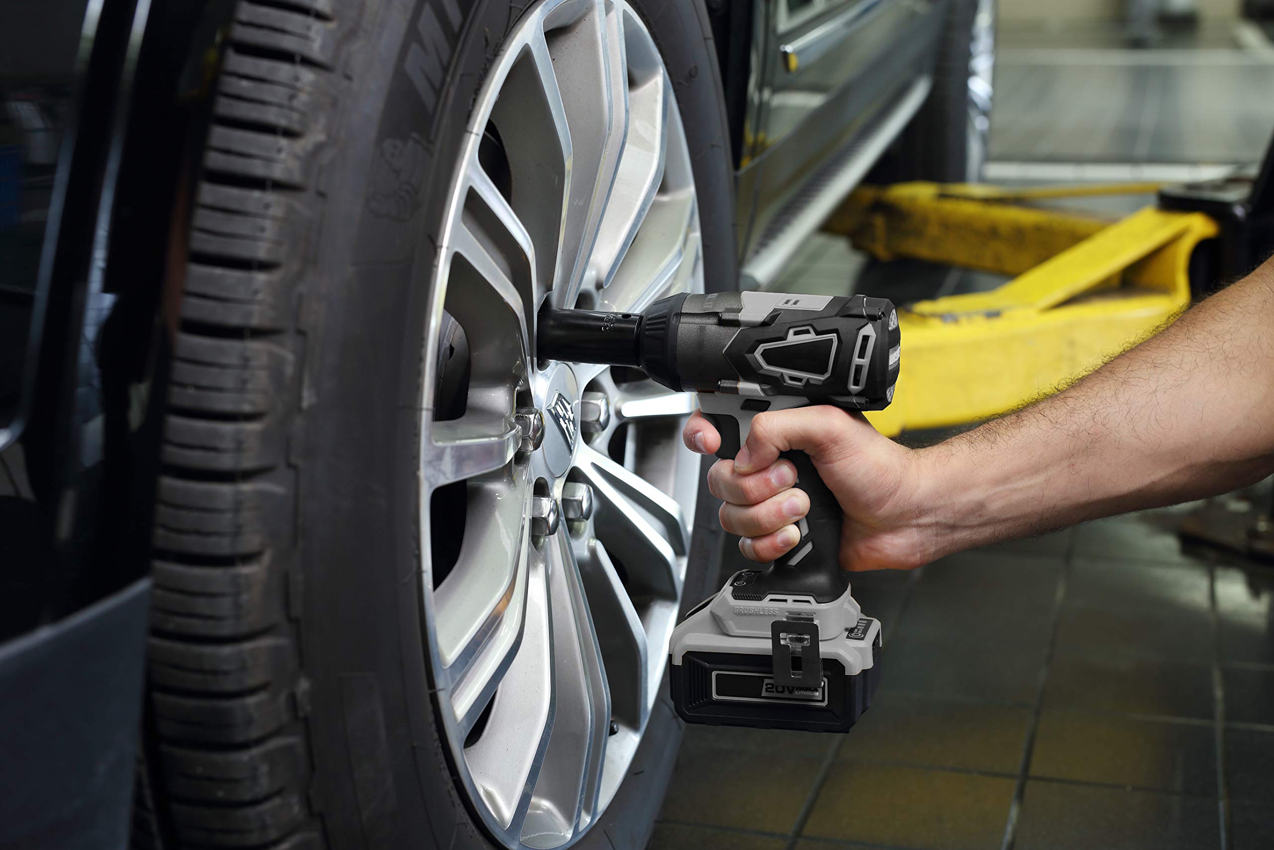 Performance Tool M980 Emergency Lug Nut Removal Set, Black