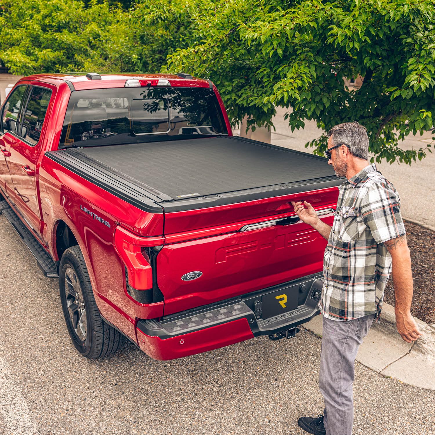 Realtruck Bak Revolver X4S Hard Rolling Truck Bed Tonneau Cover | 80122 | Fits 2014 - 2018, 19 Ltd/Lgcy Chevy/Gmc Silverado/Sier