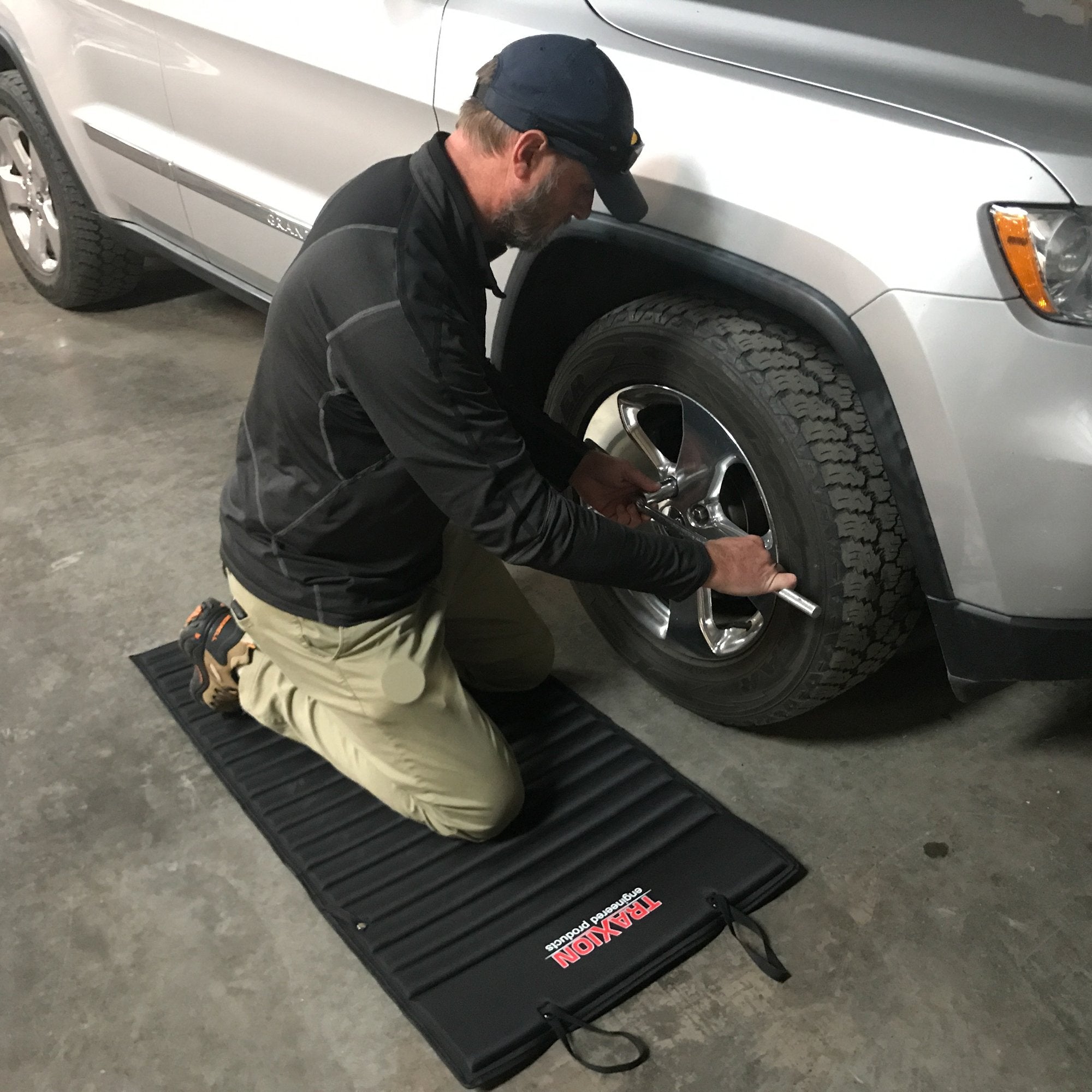 Traxion 1-500 Versamat Roll-Up High Density Foam Utility Mat, Black