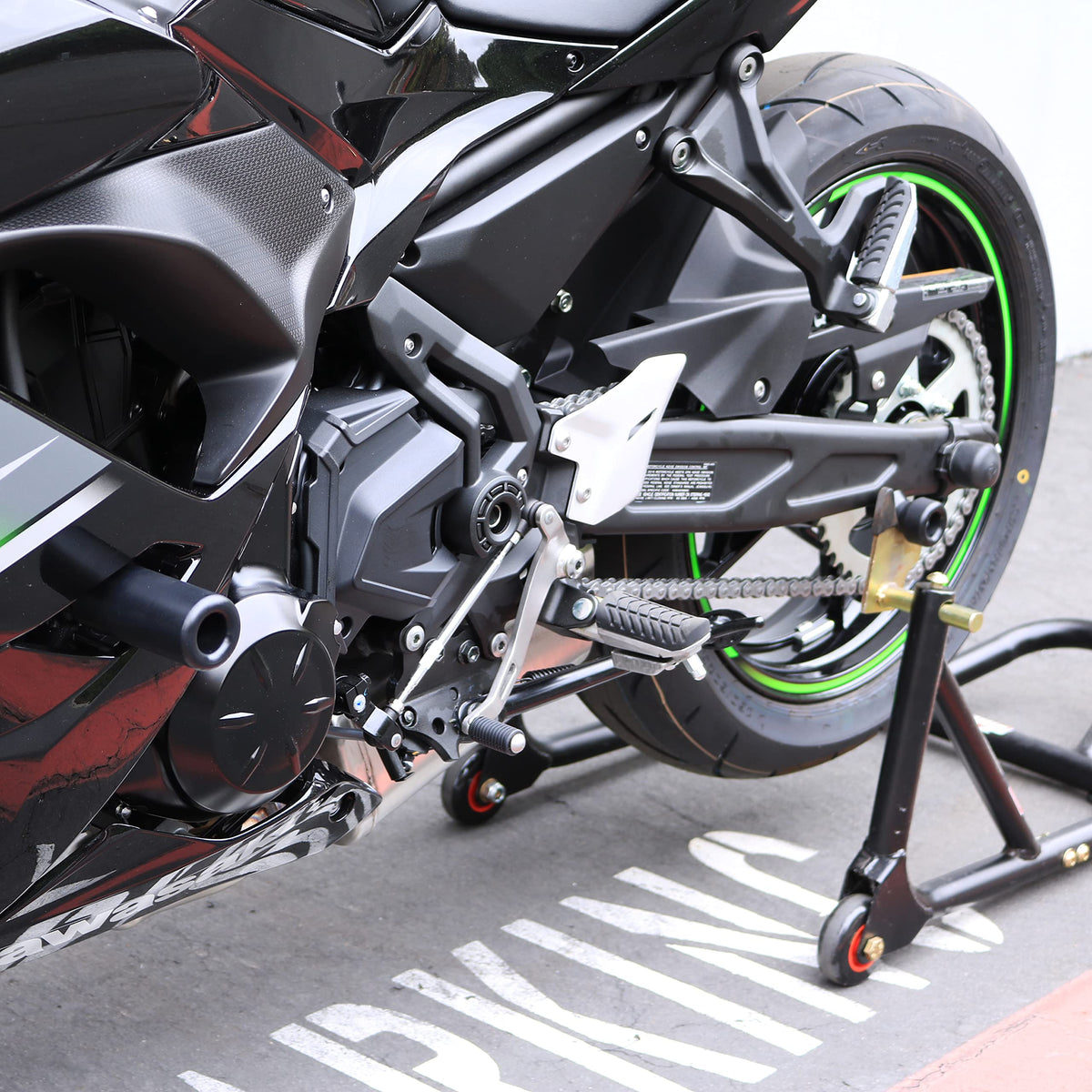 Shogun Bundle Kit For Kawasaki Ninja 650 Z650 Z 650 Ex650 Ex 2017 2018 2019 2020 2021 2022 2023 Black No Cut Frame Sliders & Mat