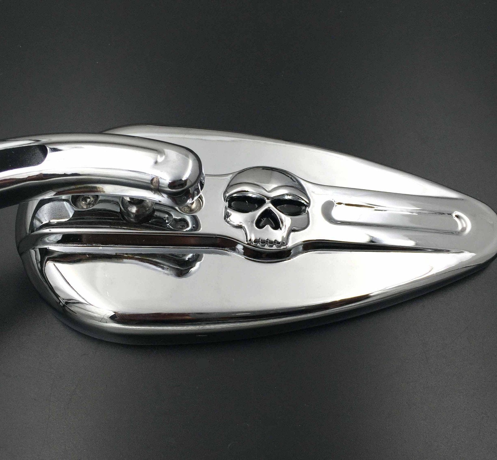Httmt Mt383D- Chrome Skull Side Mirrors Compatible With Harley Davidson 1982-Later All Models (Except Vrscf,2014-Later Flhtkse,Flhrse6, Flhr And Flhrc Models And Xl1200X Mounted Below The Handlebars)