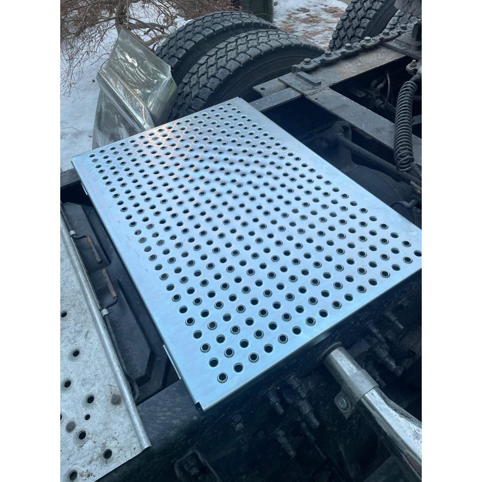 Fortpro 24'' x 34'' Universal Deck Plate - Catwalk | F247511