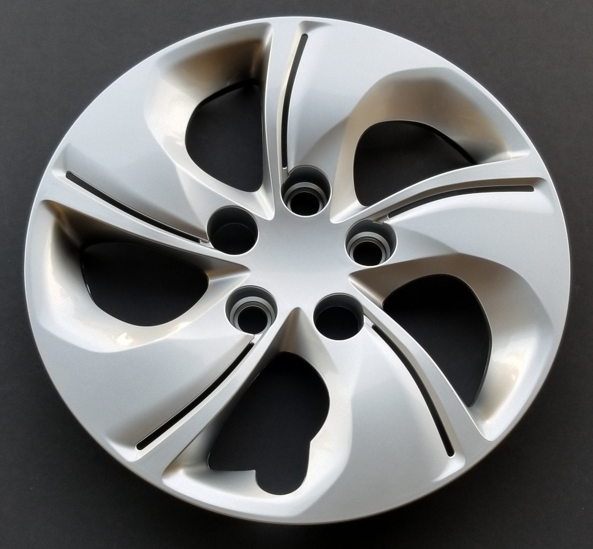One New Wheel Cover Hubcap Fits 2013-2015 Honda Civic; 15 Inch; 5 Twisted Spoke; Silver Color; Plastic; Bolt-On