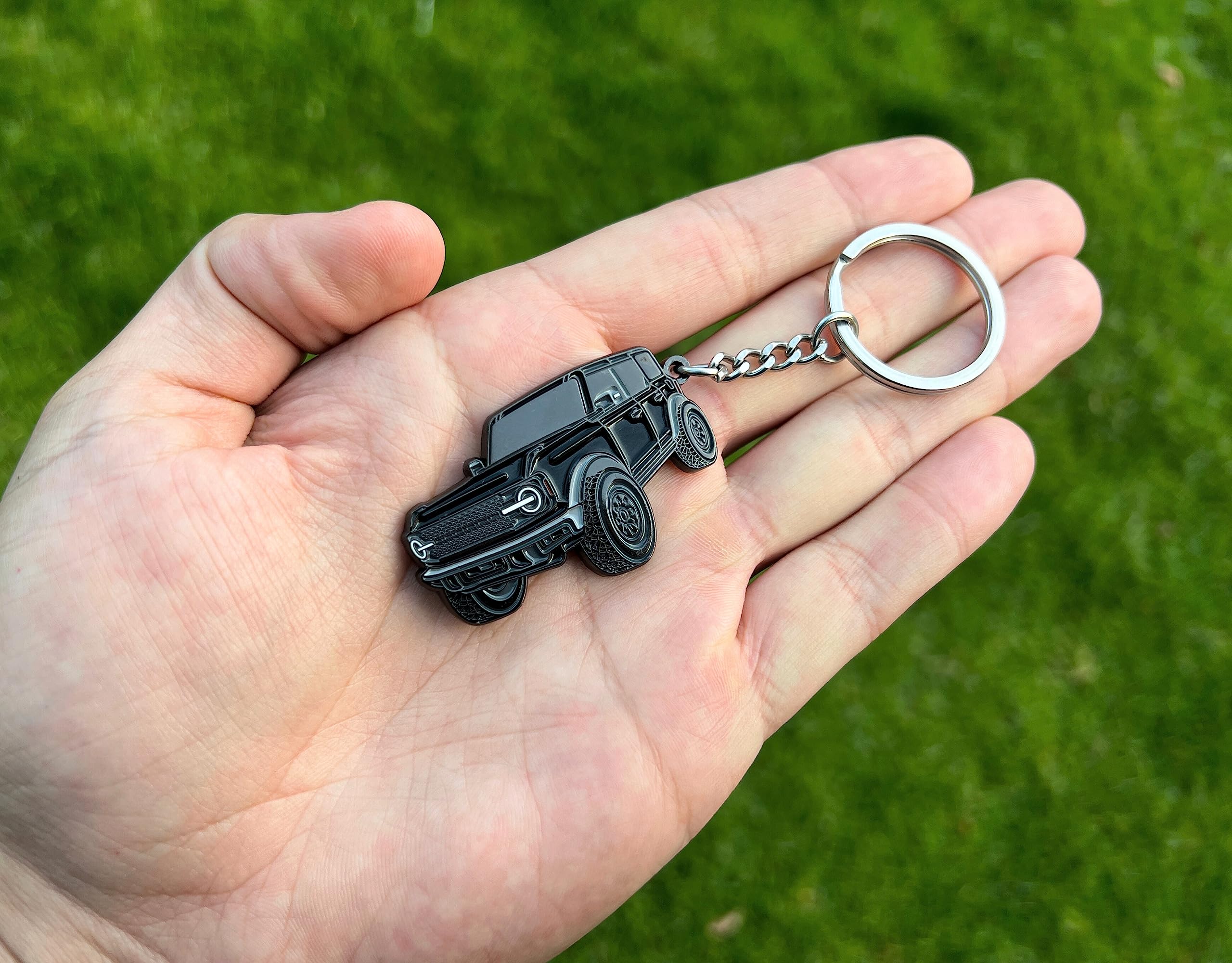 Four Wheel Beast Bronco Keychain Accessories 2023 4 Door Key Chain Fob Cover Cool Car Mods (Black)