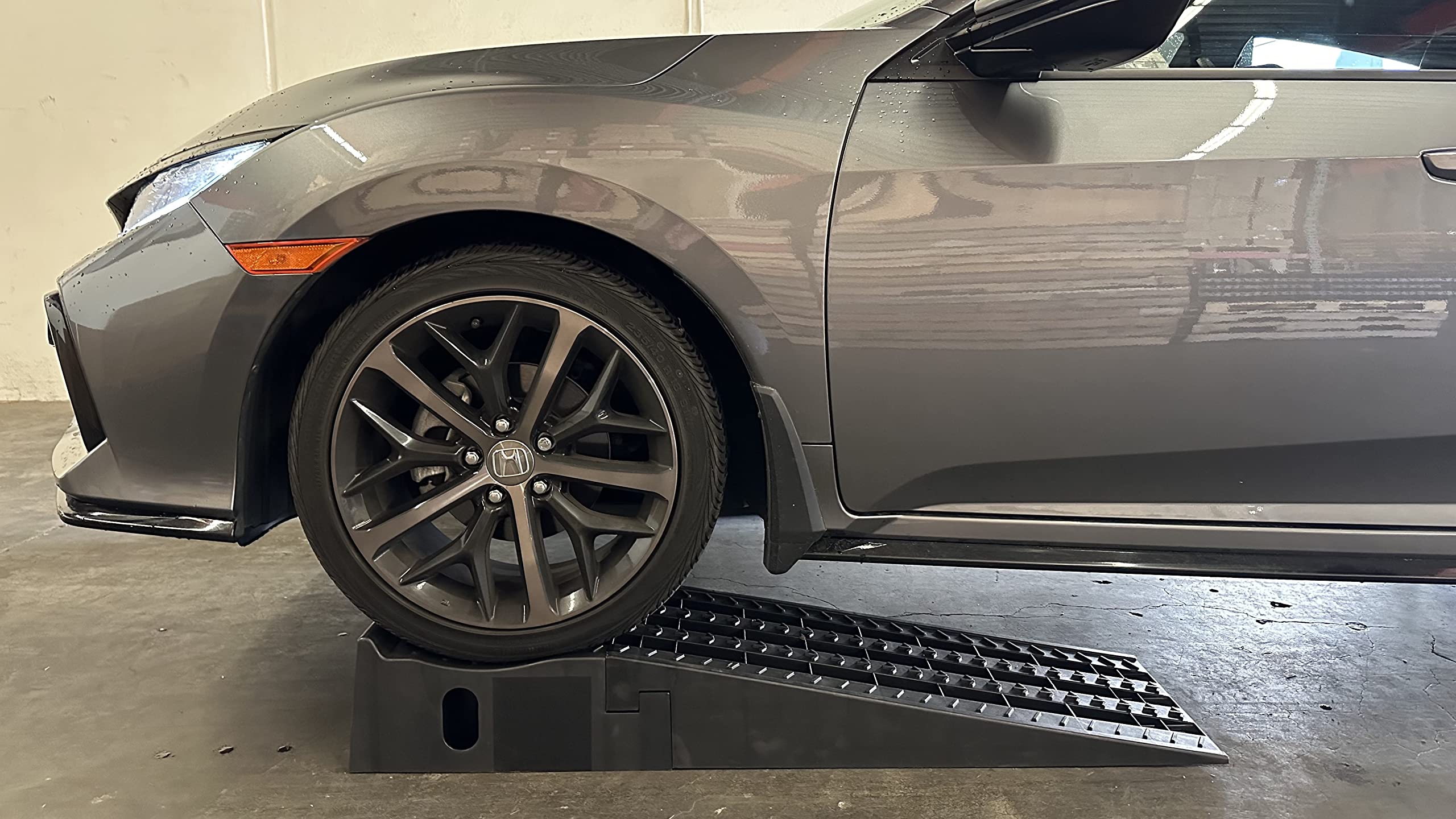 Maxxhaul 50709 Detachable Extendable Car Ramp Set, Portable Car Ramps With 3,250 Lbs Maximum Weight Capacity Per Ramp 6,500 Lbs