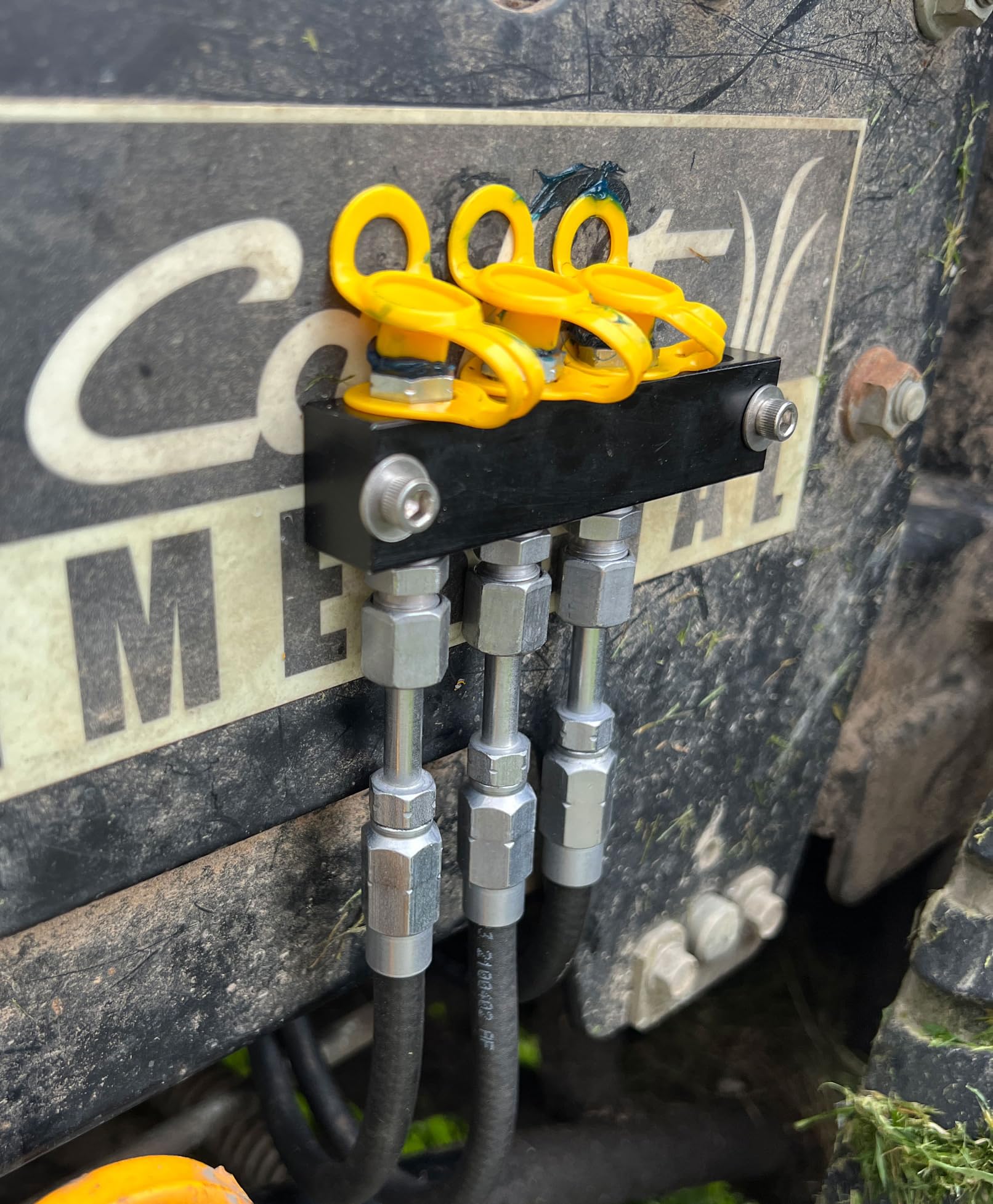 Locknlube Grease Fitting Caps (50 Count) (Red)