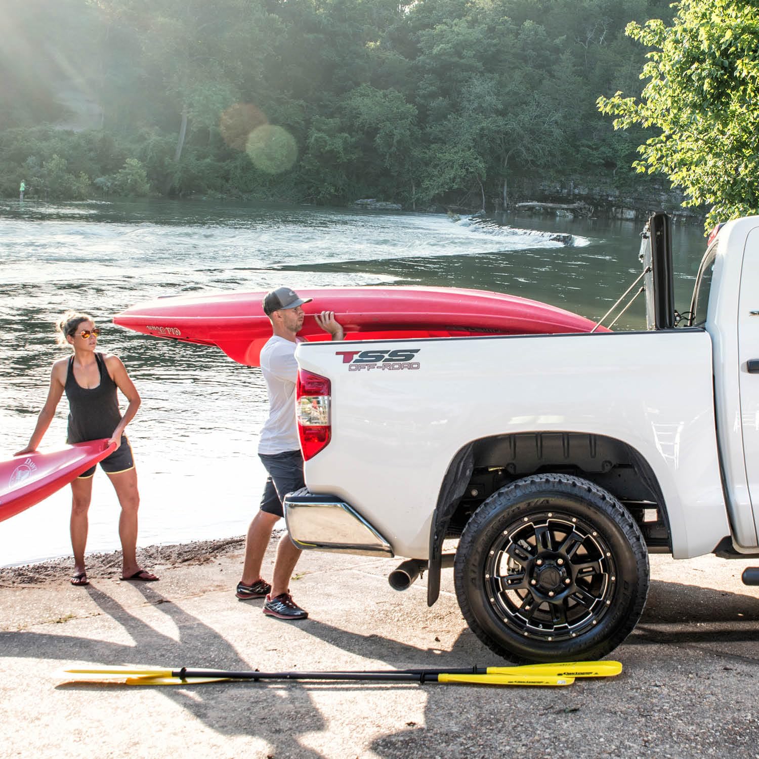 Realtruck Undercover Flex Hard Folding Truck Bed Tonneau Cover | Fx31006 | Fits 2009 - 2024 Classic Dodge Ram 1500 5' 7'' Bed (6