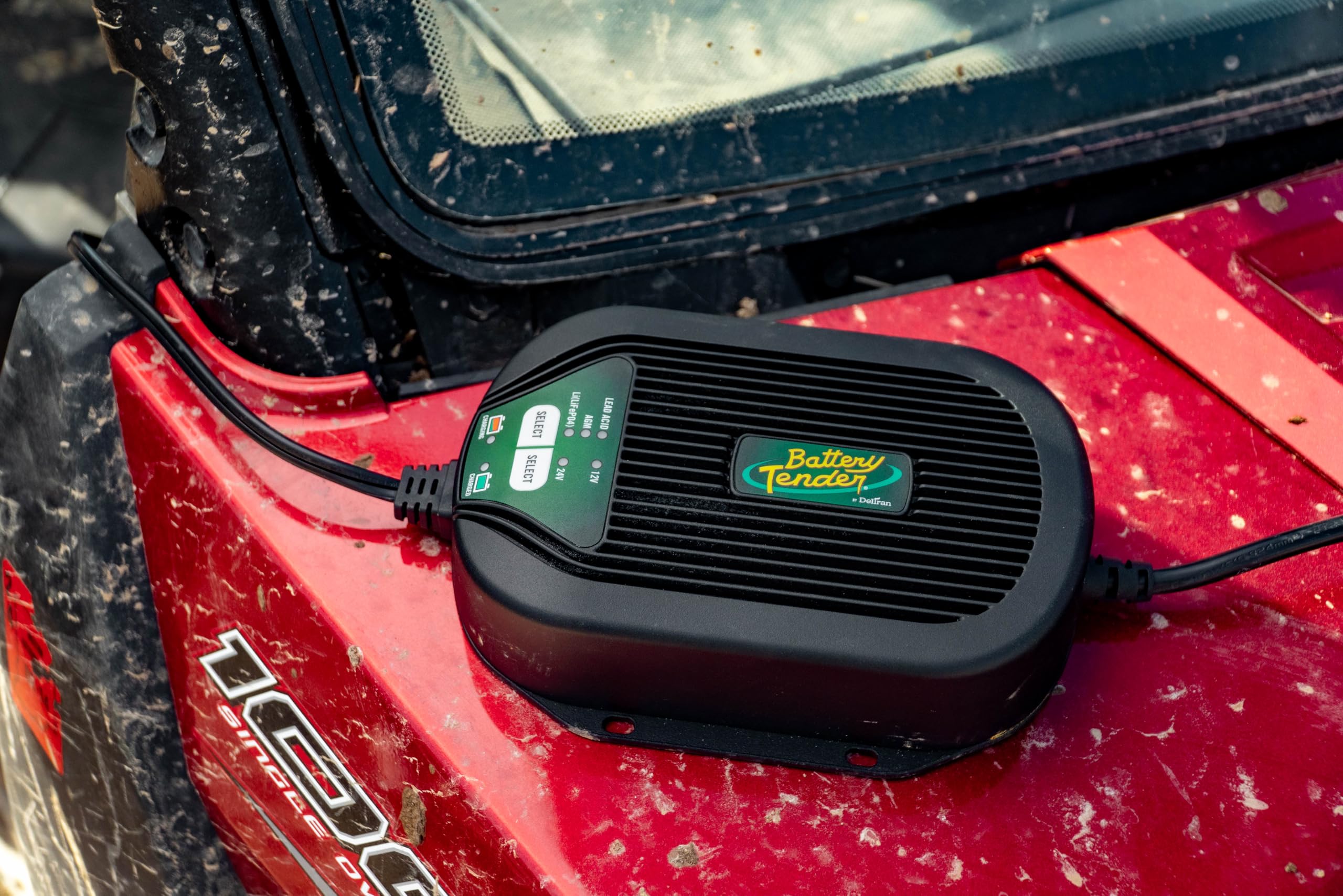 Battery Tender 5 AMP Selectable 12V / 24V Battery Charger and Maintainer - Switchable 5 AMP / 2.5 AMP Onboard Marine for Boat Watercraft - Screw Mountable Heavy Duty Weather Resistant - 022-0258-DL-WH