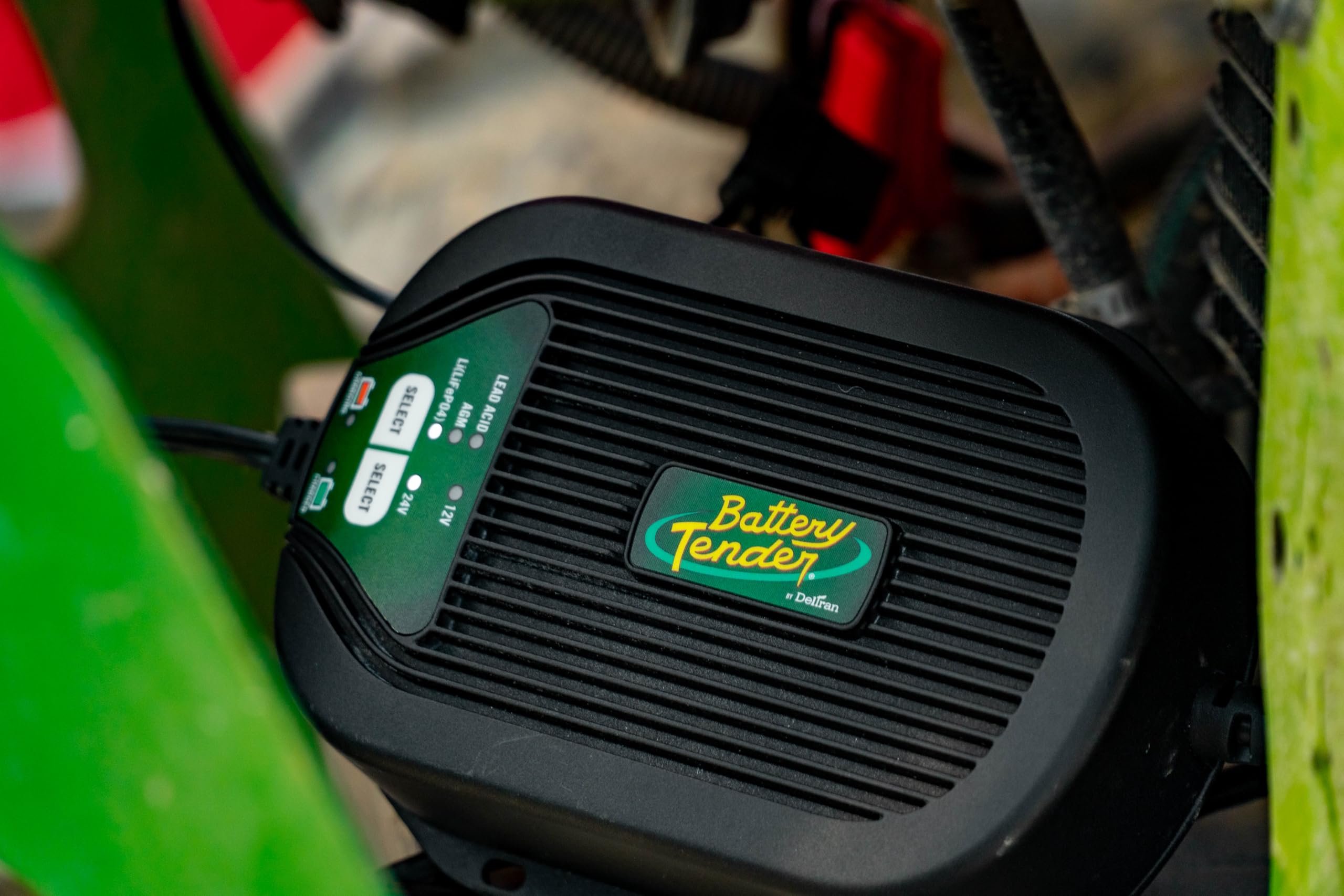 Battery Tender 5 AMP Selectable 12V / 24V Battery Charger and Maintainer - Switchable 5 AMP / 2.5 AMP Onboard Marine for Boat Watercraft - Screw Mountable Heavy Duty Weather Resistant - 022-0258-DL-WH