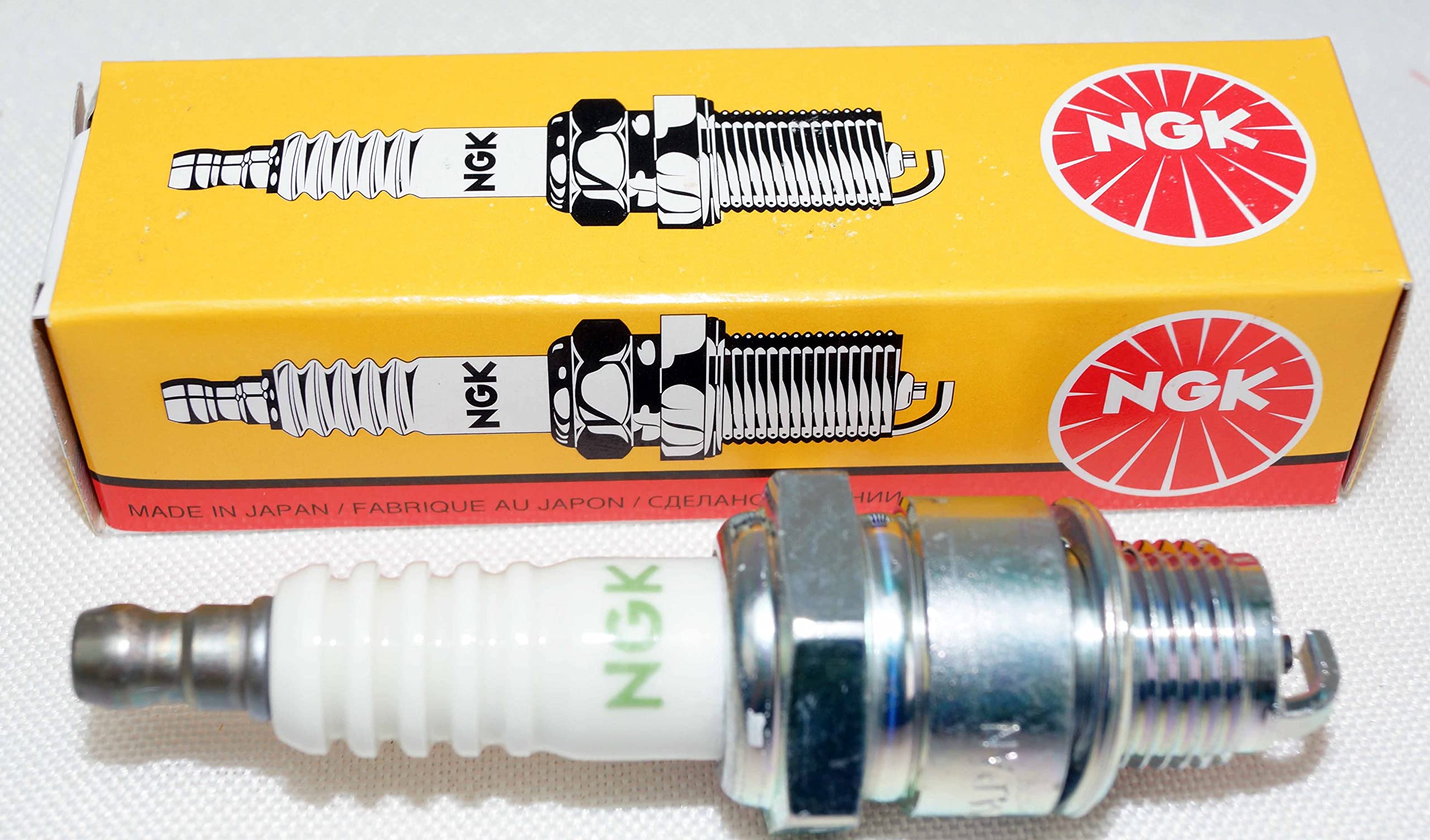 Ngk Spark Plug Set 708.21.34 - Bp8H-N-10 4838 - Set 2 Pieces -