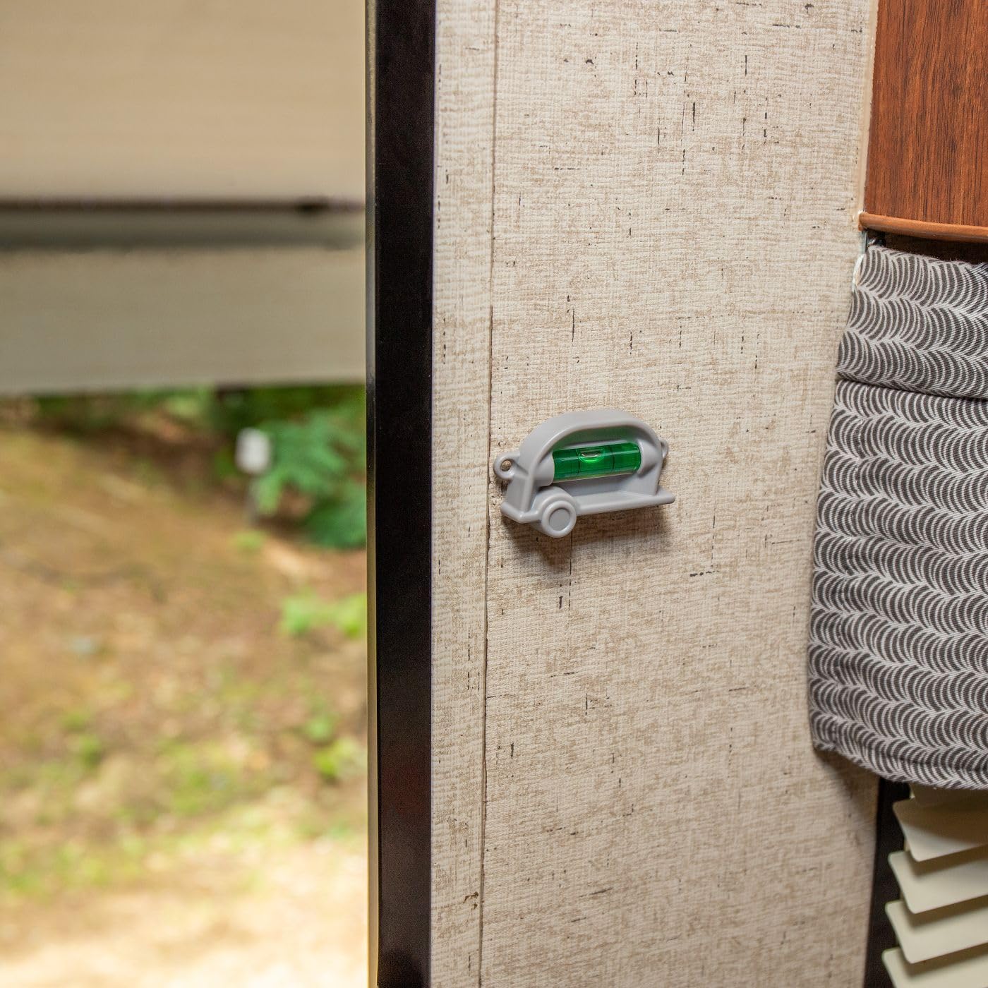 Camco Retro RV Level, 2 Pack - Front-to-Back/Side-to-Side Leveling, Screw or Foam Tape Mounted, Model 25520, White, One Size