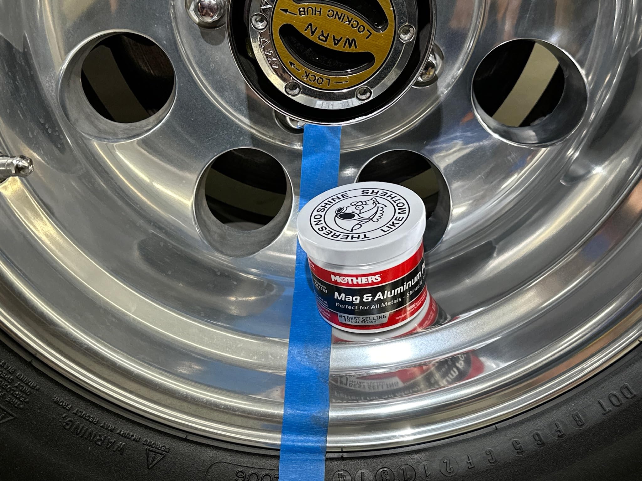 Mothers Mag & Aluminum Polish, 128 Fl Oz, Model 05102, Ideal for Aluminum Surfaces, Effective Cleaning & Shine
