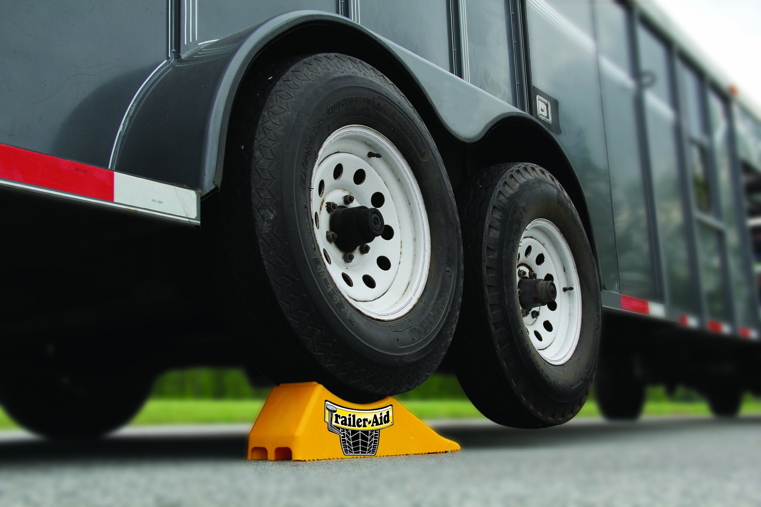 Camco Trailer-Aid - Tandem Trailer Ramp Provides 4 1/2'' Of Tire Lift - Great For Rvs, Campers & More - Must Have Travel Trailer