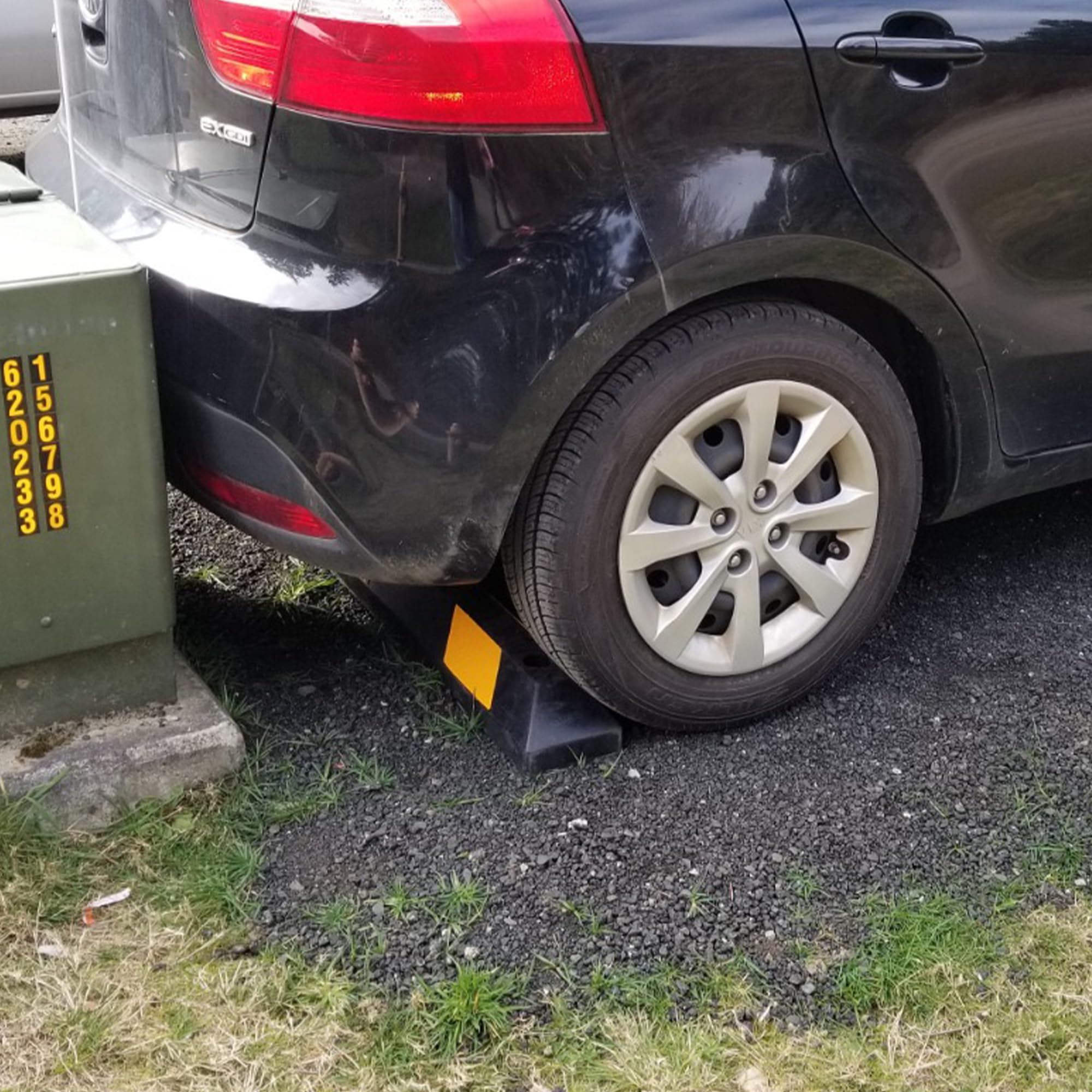 Guardian 4' Rubber Parking Curb With Mounting Holes Hi-Vis Yellow Uv-Resistant For Paved, Gravel Parking Lot 4'' H