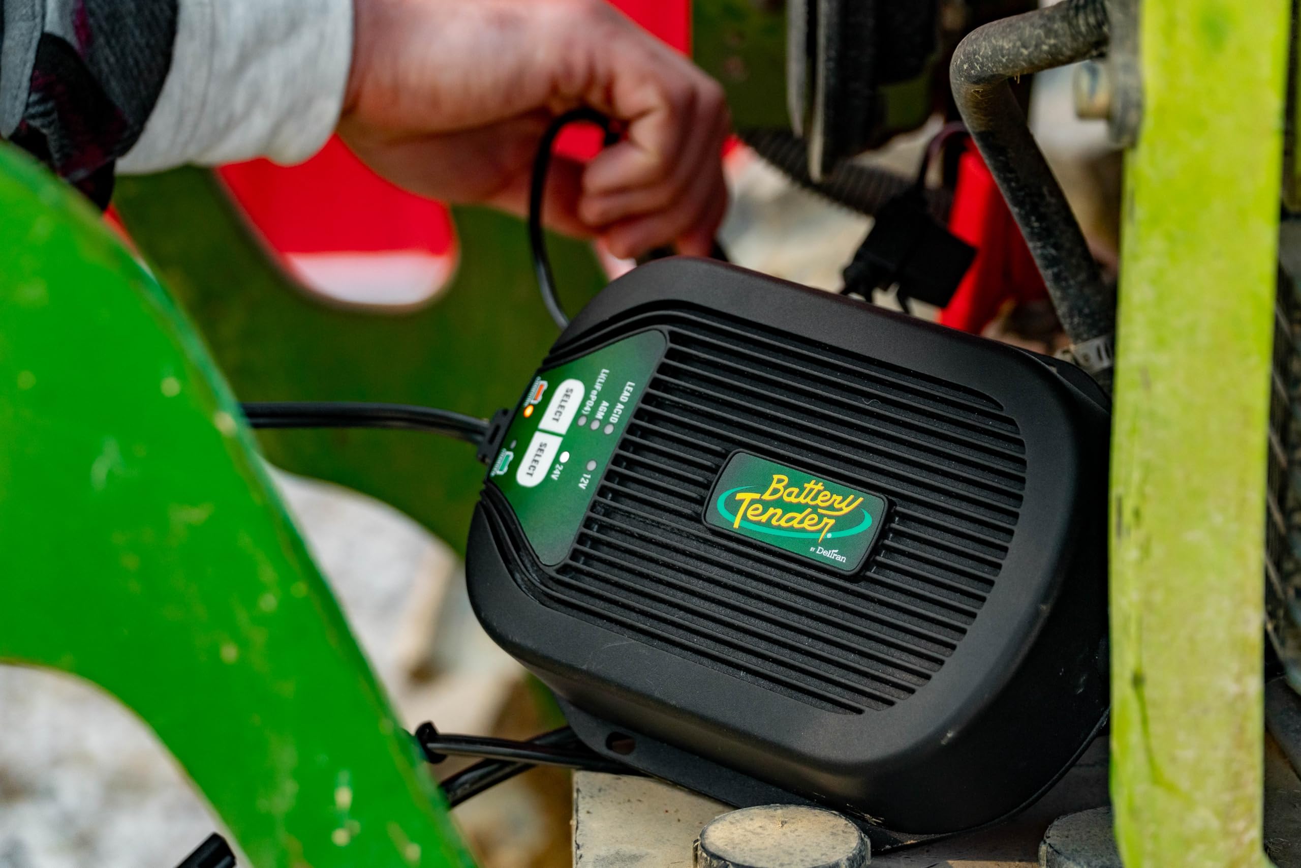 Battery Tender 5 AMP Selectable 12V / 24V Battery Charger and Maintainer - Switchable 5 AMP / 2.5 AMP Onboard Marine for Boat Watercraft - Screw Mountable Heavy Duty Weather Resistant - 022-0258-DL-WH