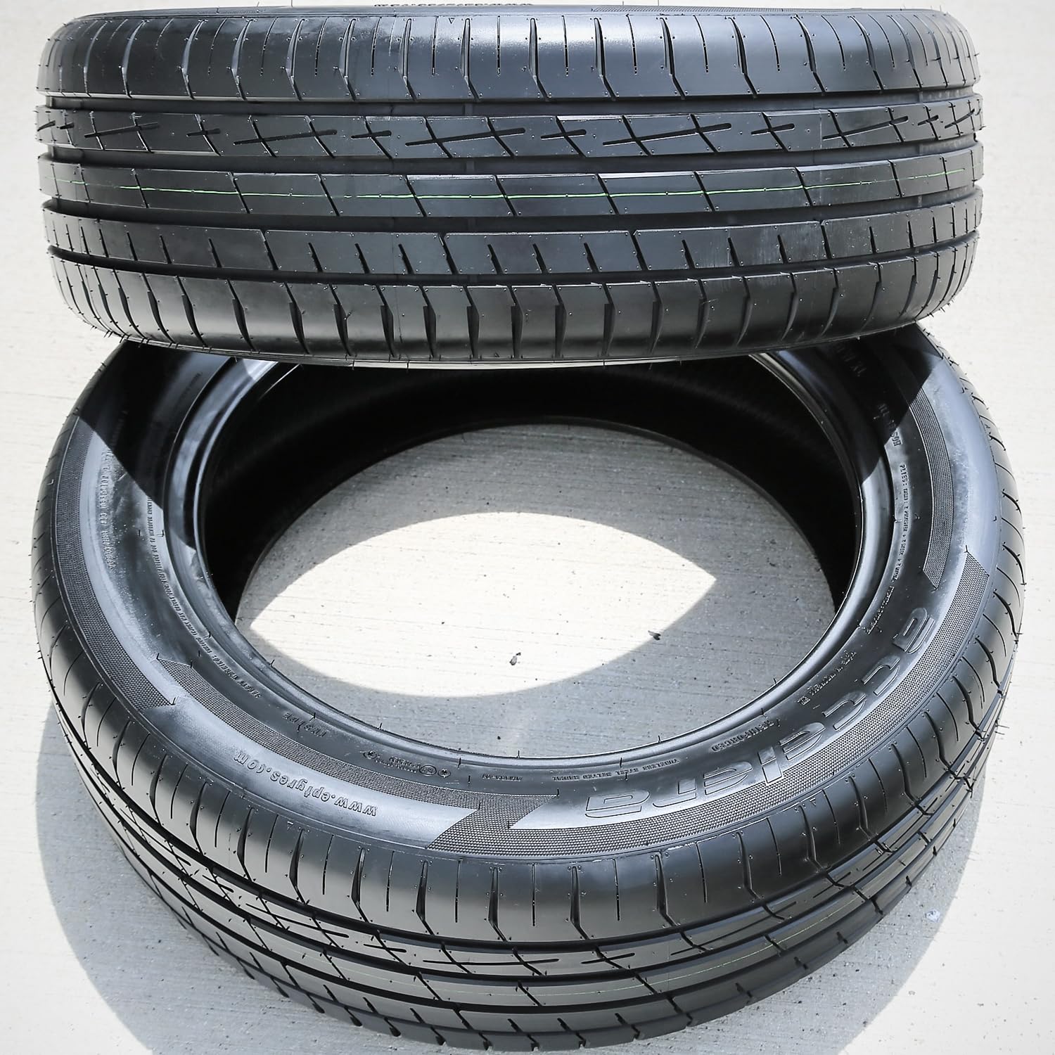 Accelera Iota P215/55R18 99V