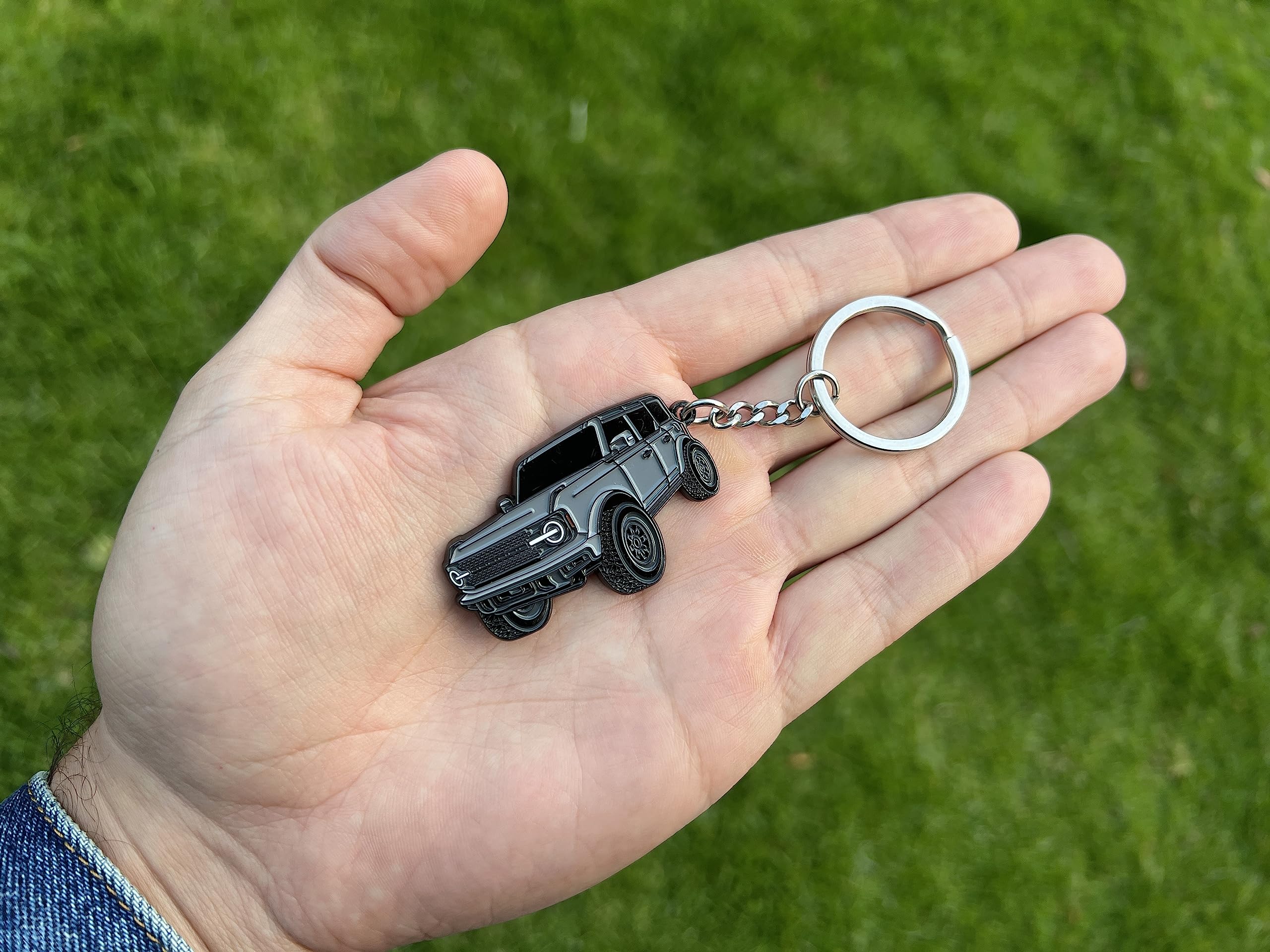 Four Wheel Beast Bronco Keychain Accessories 2023 4 Door Key Chain Fob Cover Cool Car Mods (Carbonized Gray)