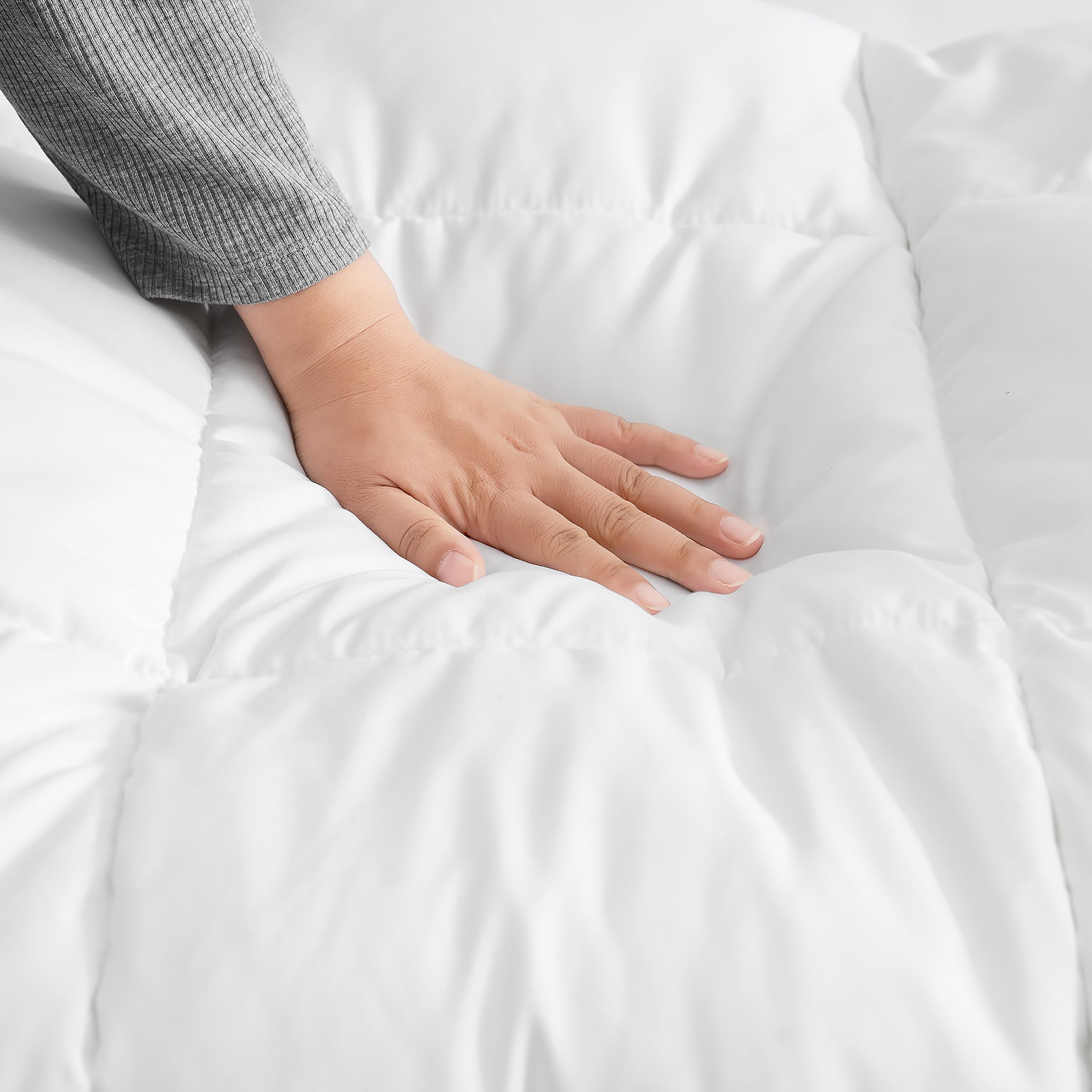 Ugg 23741 Danielle Twin Basic Comforter Luxurious Comfy Reversible Durable Wrinkle Resistant Fluffy Soft Premium Polyester Fill