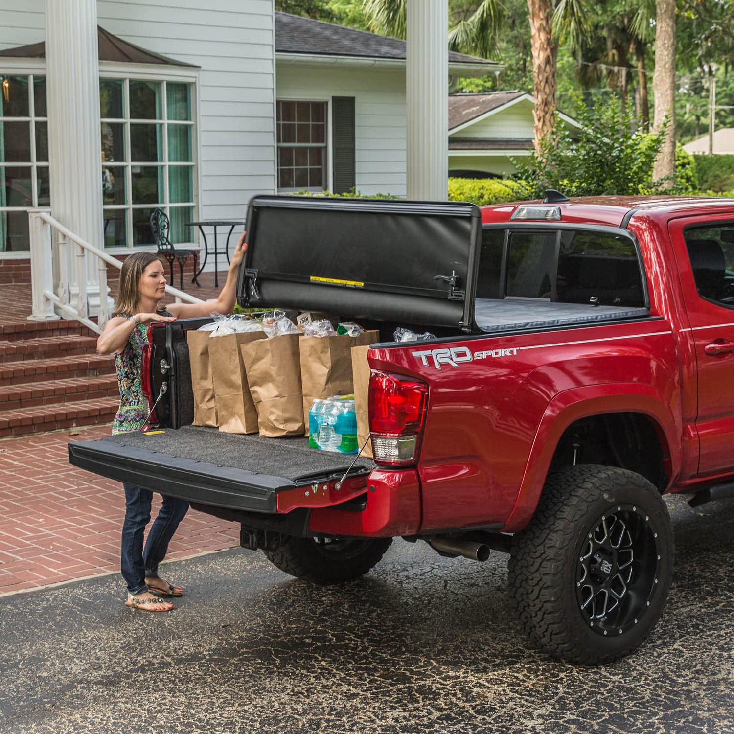 Gator Etx Soft Tri-Fold Truck Bed Tonneau Cover | 59109 | Fits 2014 - 2018, 2019 Ltd/Lgcy Chevy/Gmc Silverado/Sierra 1500 5' 9''