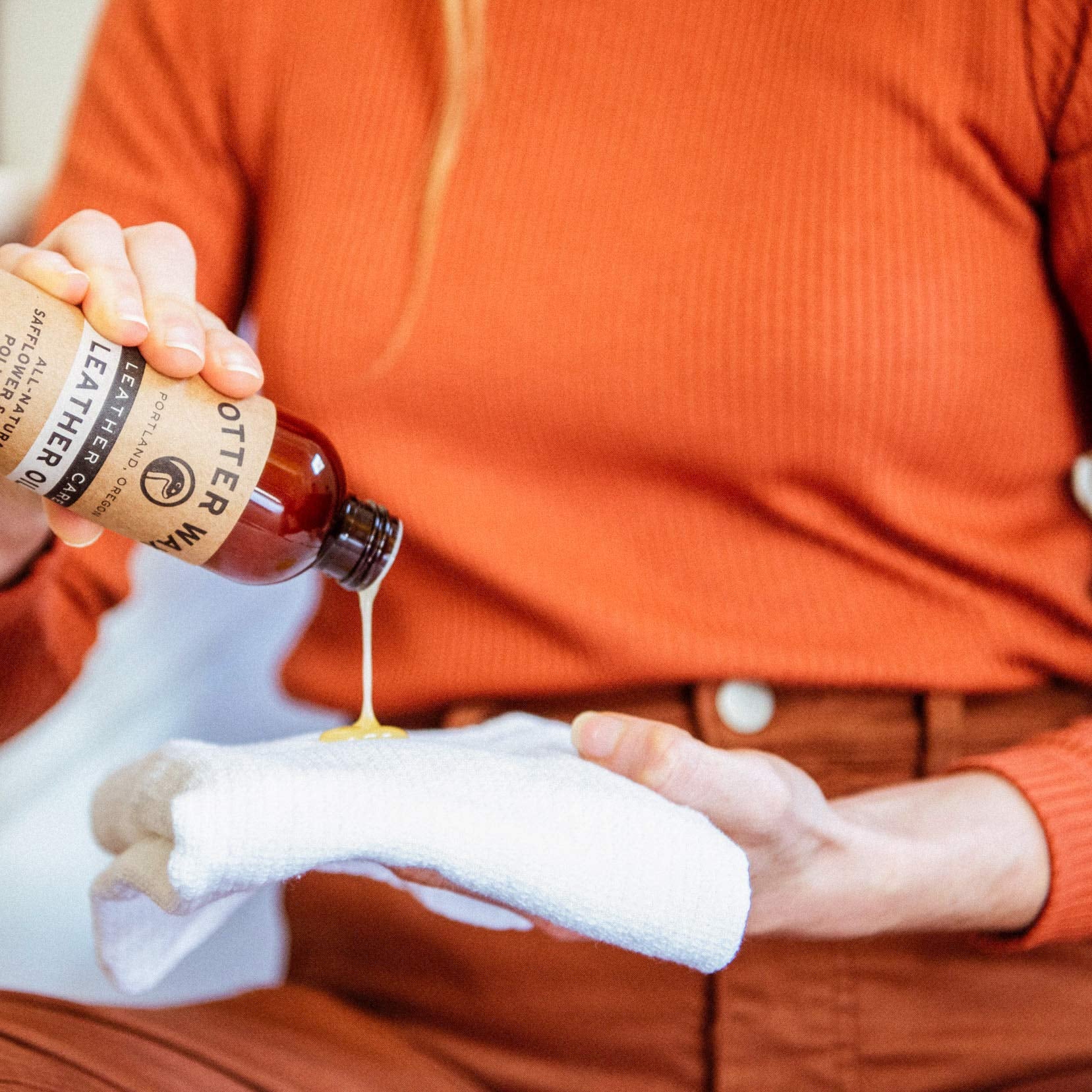 Otter Wax Conditioning Leather Oil - 16Oz - All-Natural Polishing Treatment For Furniture, Boots, Car Seats, Jackets, Shoes & Ba