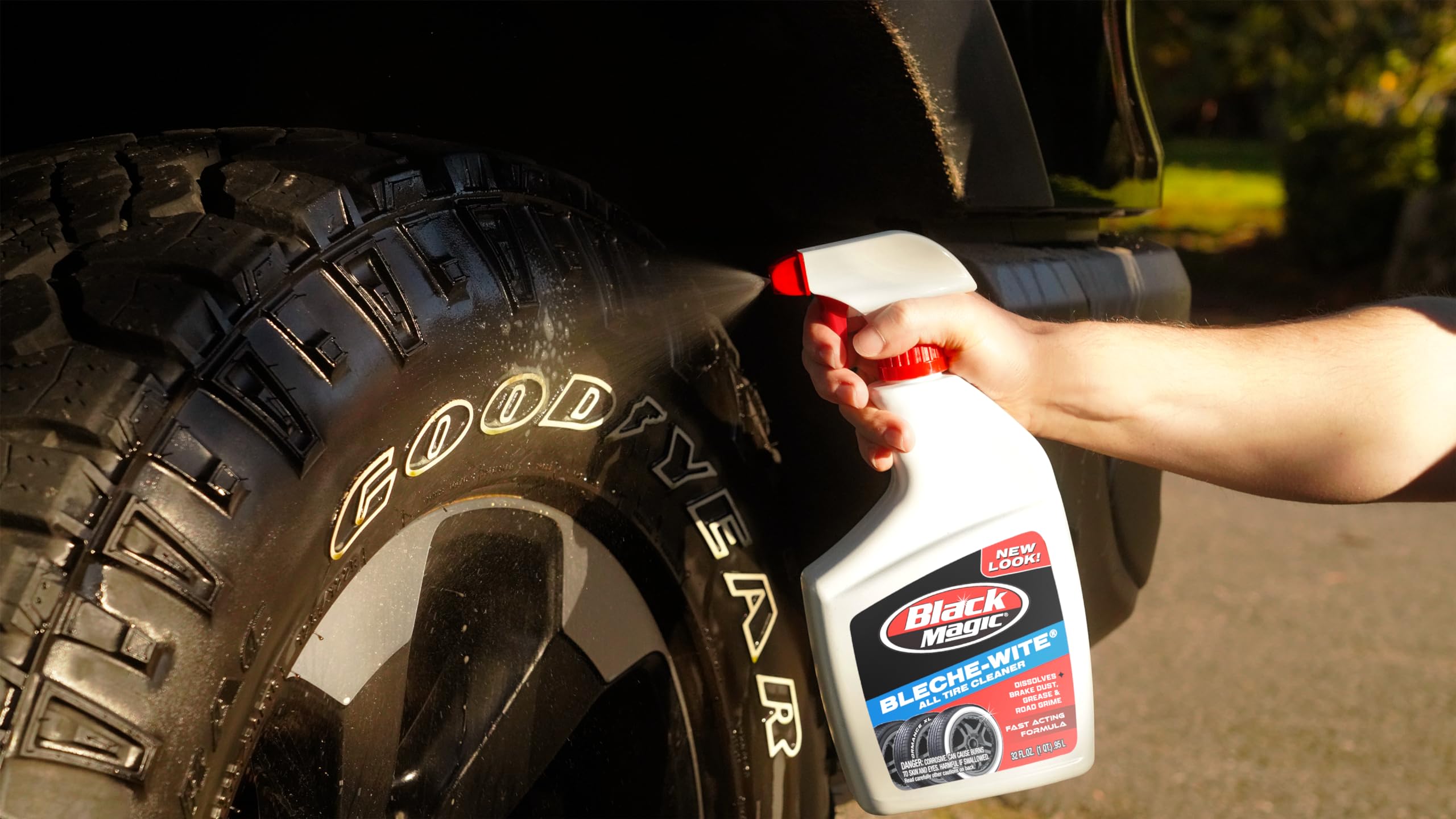 Black Magic 120066 Bleche-Wite Tire Cleaner, 32 Oz. - Fast-Acting Formula Dissolves Brake Dust, Grime And Road Film Off Tires